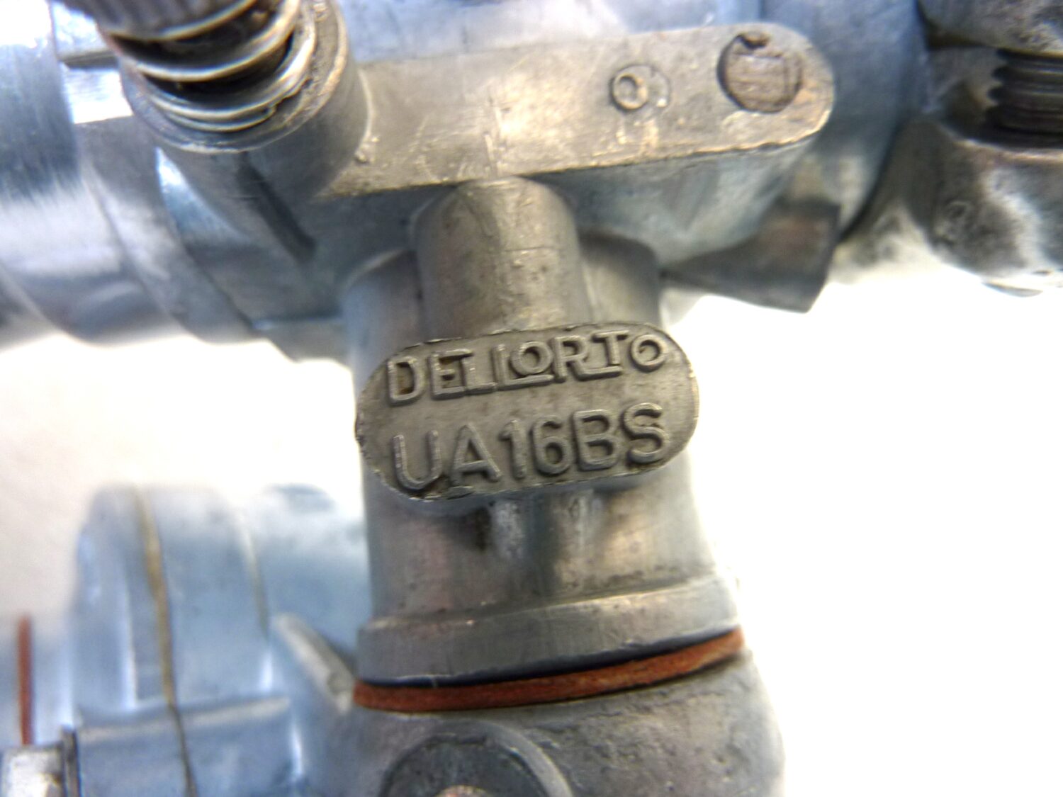 Carburatore Dell'Orto UA 16 BS UA16BS come da foto con trombetta OGGETTO NON TESTATO, PROPOSTO COME DA RITROVAMENTO, COME DA FOTO, NON APERTO, NON VERIFICATO, SOLO PARZIALE PULIZIA ESTERNA - immagine 5