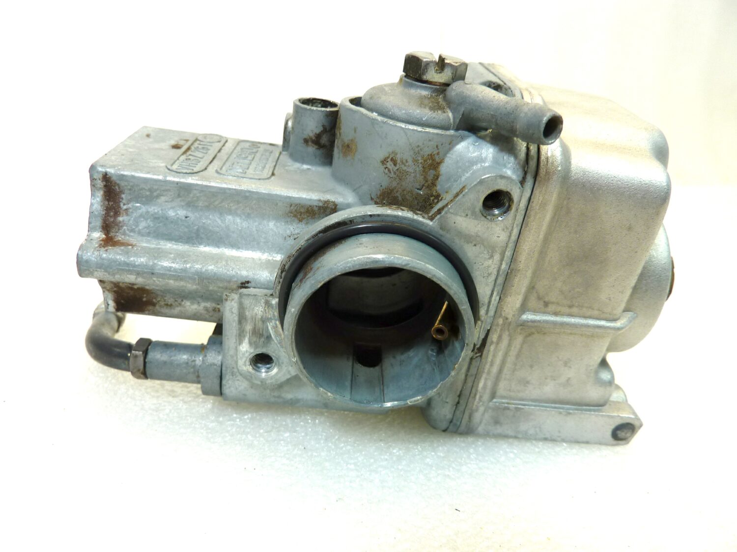 Carburatore Dell'Orto VHBZ 26 FS VHBZ26FS OGGETTO NON TESTATO, PROPOSTO COME DA RITROVAMENTO, COME DA FOTO, NON APERTO, NON VERIFICATO, SOLO PARZIALE PULIZIA ESTERNA - immagine 3