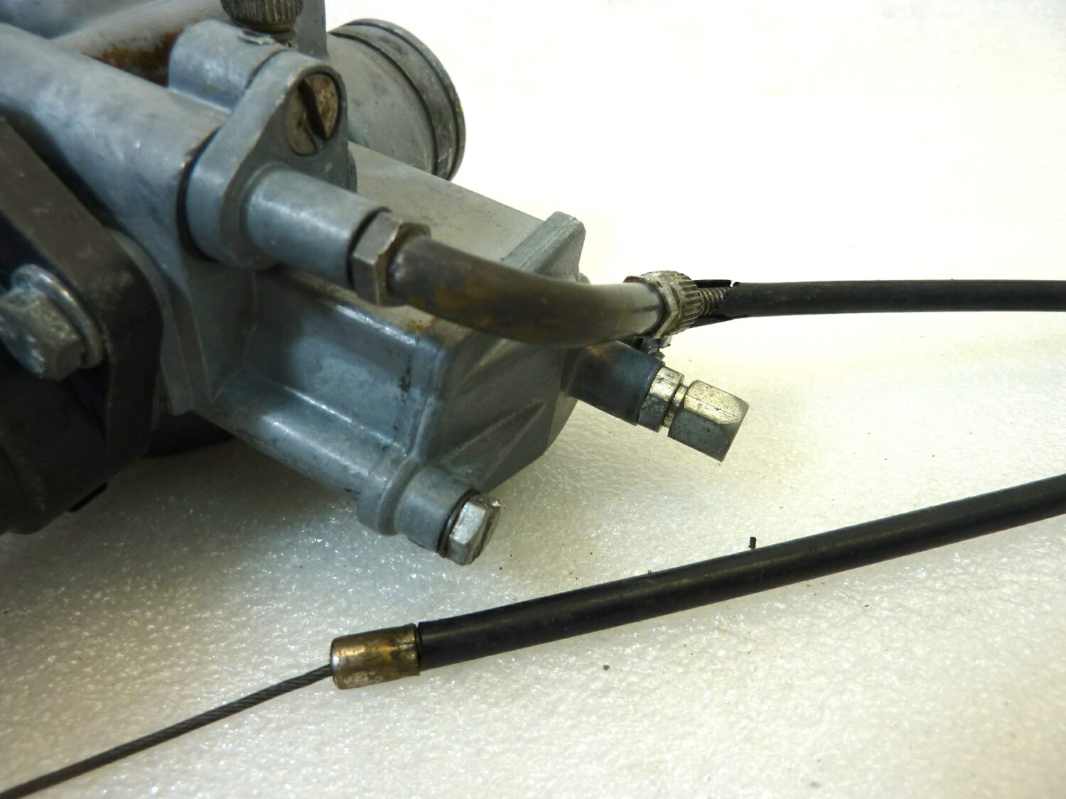 Carburatore Dell'Orto VHBZ 24 FS VHBZ24FS con collettore Guzzi V35 e comando aria OGGETTO NON TESTATO, PROPOSTO COME DA RITROVAMENTO, COME DA FOTO, NON APERTO, NON VERIFICATO, SOLO PARZIALE PULIZIA ESTERNA - immagine 10