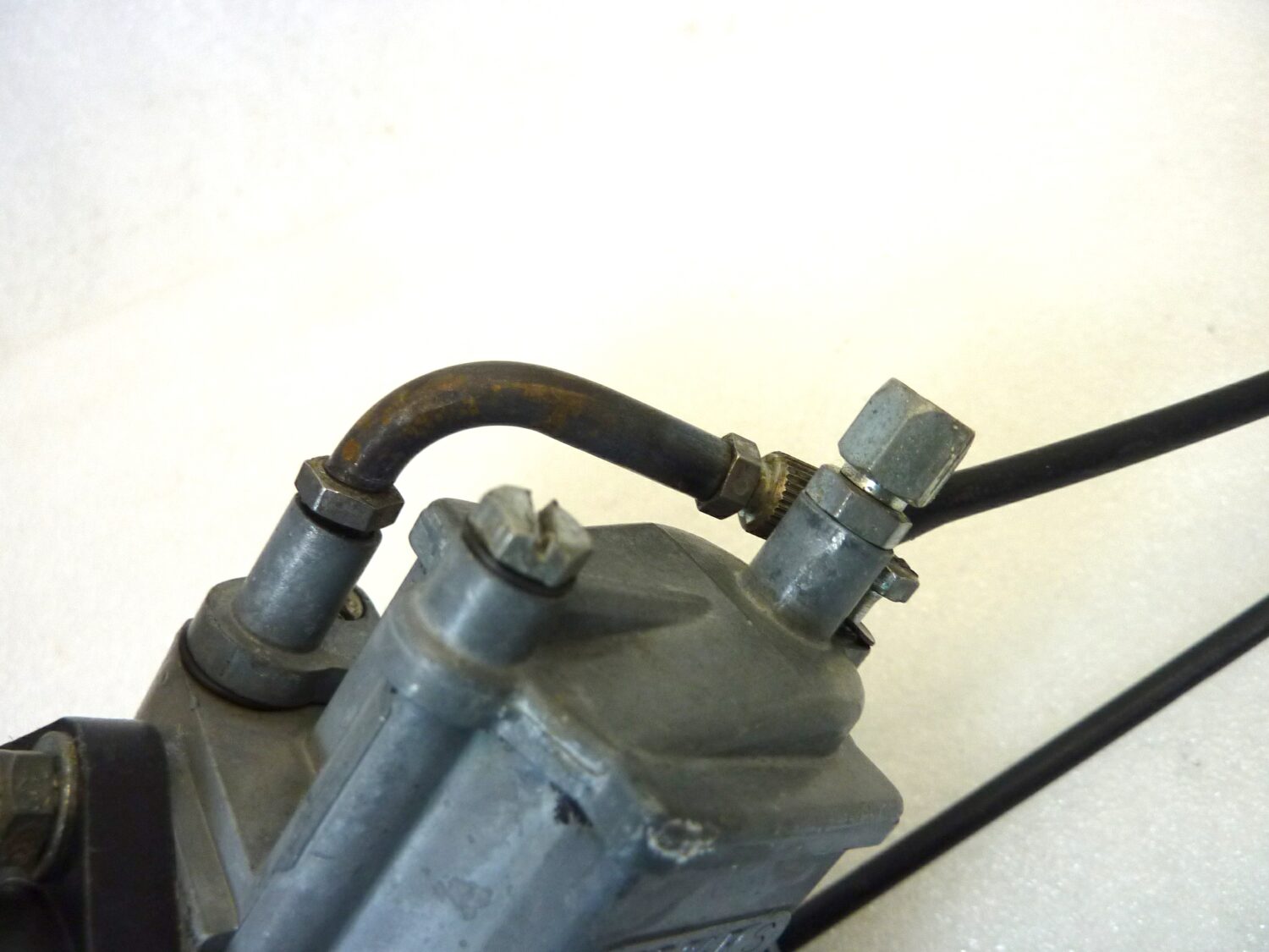 Carburatore Dell'Orto VHBZ 24 FS VHBZ24FS con collettore Guzzi V35 e comando aria OGGETTO NON TESTATO, PROPOSTO COME DA RITROVAMENTO, COME DA FOTO, NON APERTO, NON VERIFICATO, SOLO PARZIALE PULIZIA ESTERNA - immagine 12