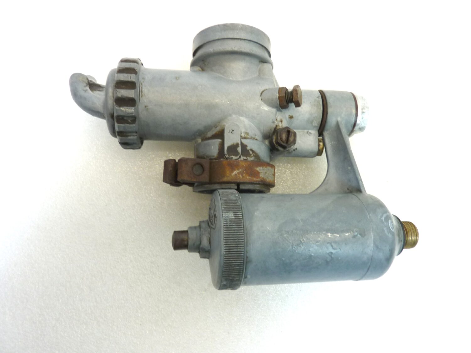 Carburatore Bing 2 26 25 OGGETTO NON TESTATO, PROPOSTO COME DA RITROVAMENTO, COME DA FOTO, NON APERTO, NON VERIFICATO, SOLO PARZIALE PULIZIA ESTERNA - immagine 9