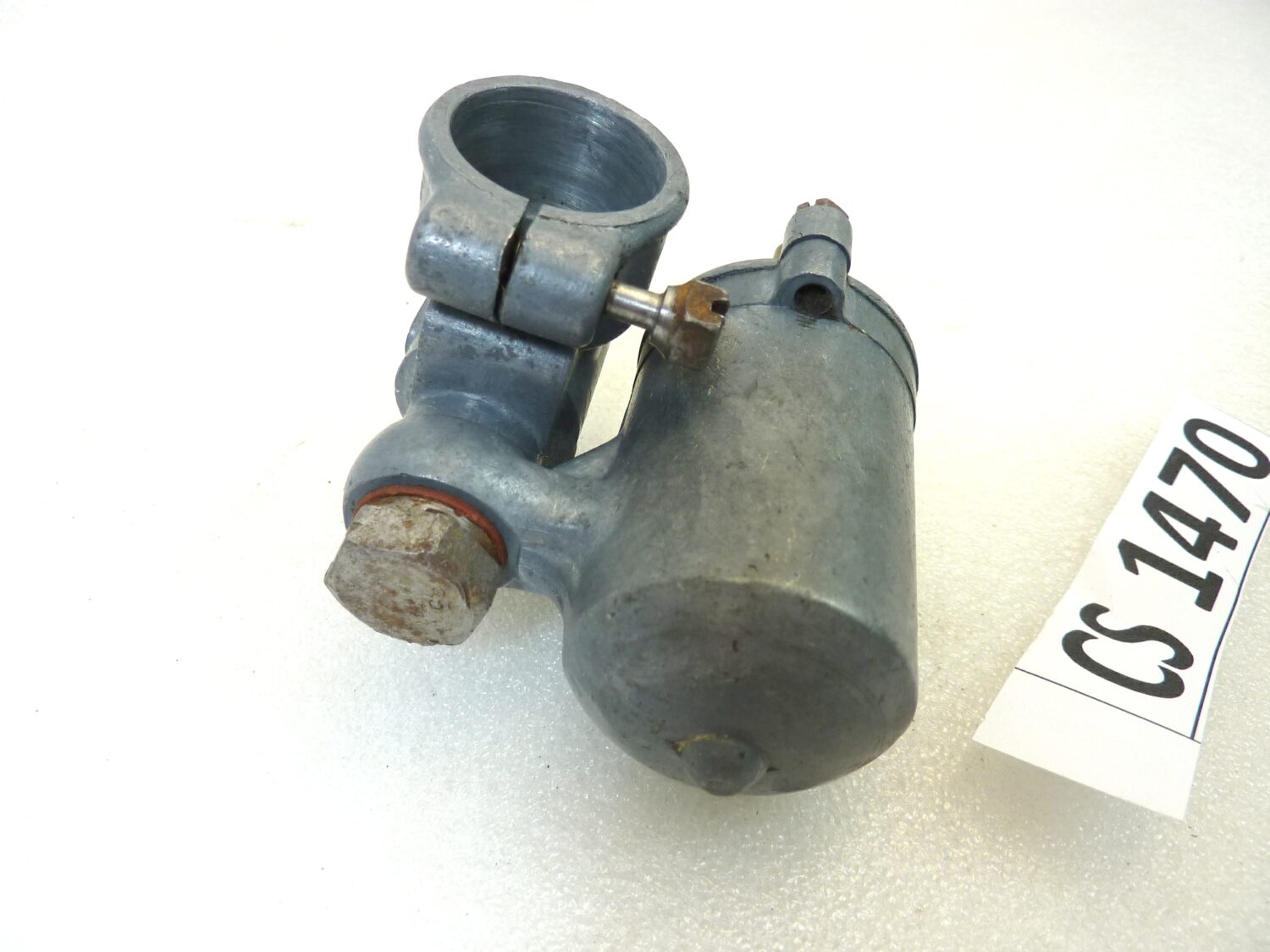 Corpo carburatore moto epoca come da foto OGGETTO NON TESTATO, PROPOSTO COME DA RITROVAMENTO, COME DA FOTO, NON APERTO, NON VERIFICATO, SOLO PARZIALE PULIZIA ESTERNA - immagine 2