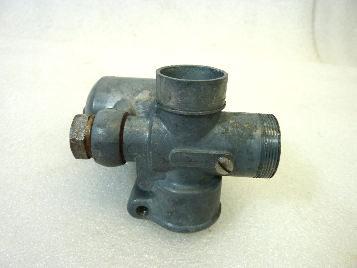 Corpo carburatore moto epoca come da foto OGGETTO NON TESTATO, PROPOSTO COME DA RITROVAMENTO, COME DA FOTO, NON APERTO, NON VERIFICATO, SOLO PARZIALE PULIZIA ESTERNA - immagine 5