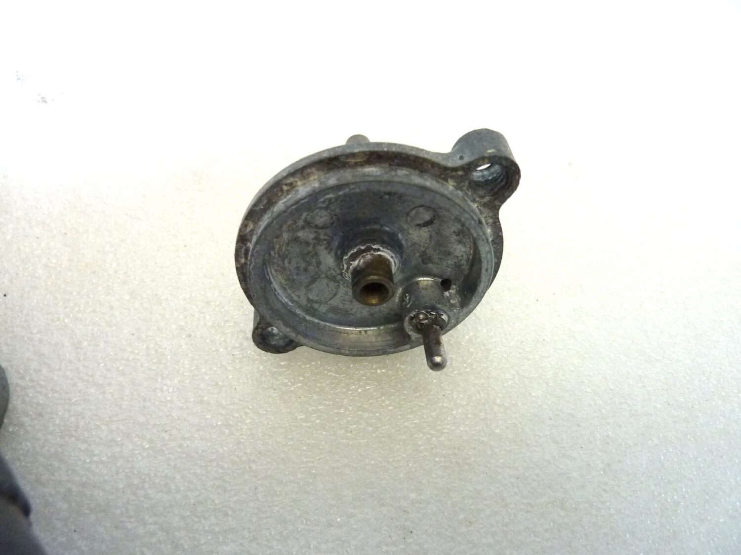Carburatore Fischer 19E1K C2A senza galleggiante OGGETTO NON TESTATO, PROPOSTO COME DA RITROVAMENTO, COME DA FOTO, NON APERTO, NON VERIFICATO, SOLO PARZIALE PULIZIA ESTERNA - immagine 9