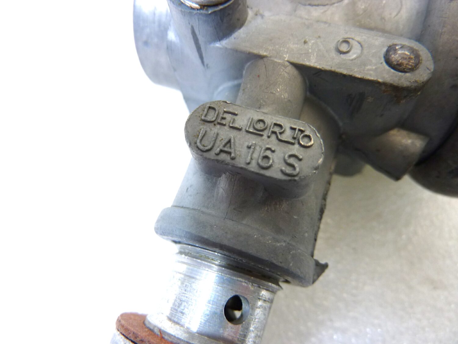 Corpo carburatore Dell'Orto UA 16 S UA16S OGGETTO NON TESTATO, PROPOSTO COME DA RITROVAMENTO, COME DA FOTO, NON APERTO, NON VERIFICATO, SOLO PARZIALE PULIZIA ESTERNA - immagine 9