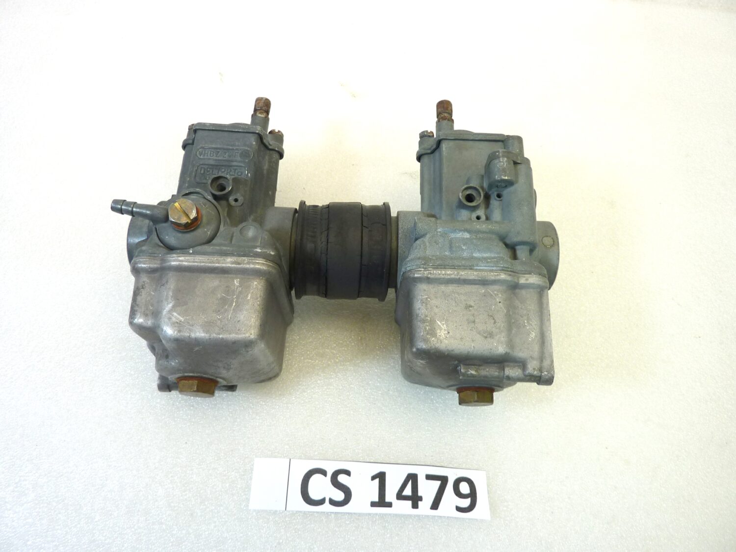Coppia carburatori Dell'Orto VHBZ 24 FS VHBZ24FS VHBZ 24 FD VHBZ24FD OGGETTO NON TESTATO, PROPOSTO COME DA RITROVAMENTO, COME DA FOTO, NON APERTO, NON VERIFICATO, SOLO PARZIALE PULIZIA ESTERNA