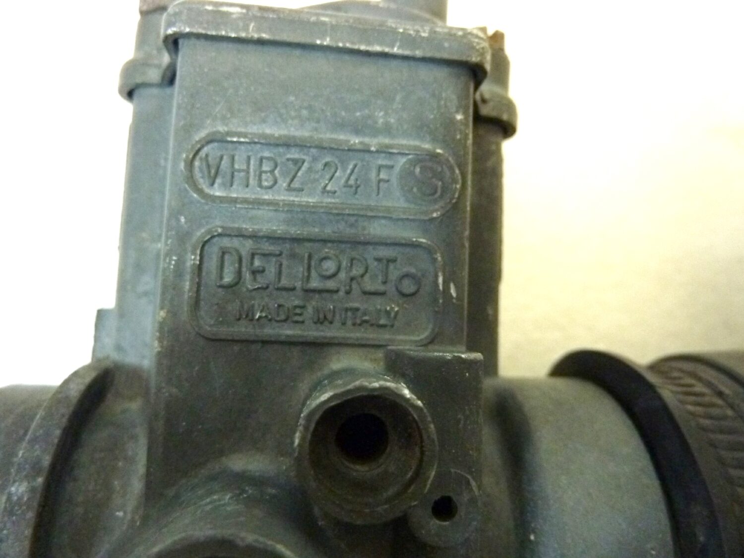 Coppia carburatori Dell'Orto VHBZ 24 FS VHBZ24FS VHBZ 24 FD VHBZ24FD OGGETTO NON TESTATO, PROPOSTO COME DA RITROVAMENTO, COME DA FOTO, NON APERTO, NON VERIFICATO, SOLO PARZIALE PULIZIA ESTERNA - immagine 4