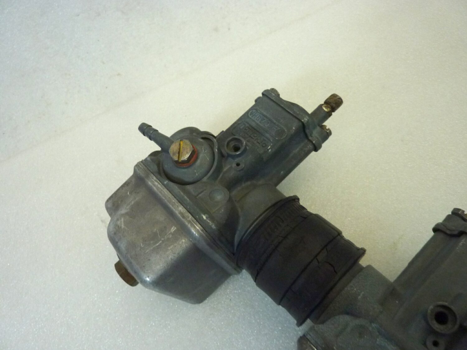 Coppia carburatori Dell'Orto VHBZ 24 FS VHBZ24FS VHBZ 24 FD VHBZ24FD OGGETTO NON TESTATO, PROPOSTO COME DA RITROVAMENTO, COME DA FOTO, NON APERTO, NON VERIFICATO, SOLO PARZIALE PULIZIA ESTERNA - immagine 6