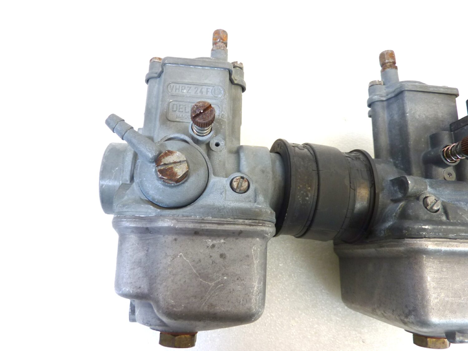 Coppia carburatori Dell'Orto VHBZ 24 FS VHBZ24FS VHBZ 24 FD VHBZ24FD OGGETTO NON TESTATO, PROPOSTO COME DA RITROVAMENTO, COME DA FOTO, NON APERTO, NON VERIFICATO, SOLO PARZIALE PULIZIA ESTERNA - immagine 8