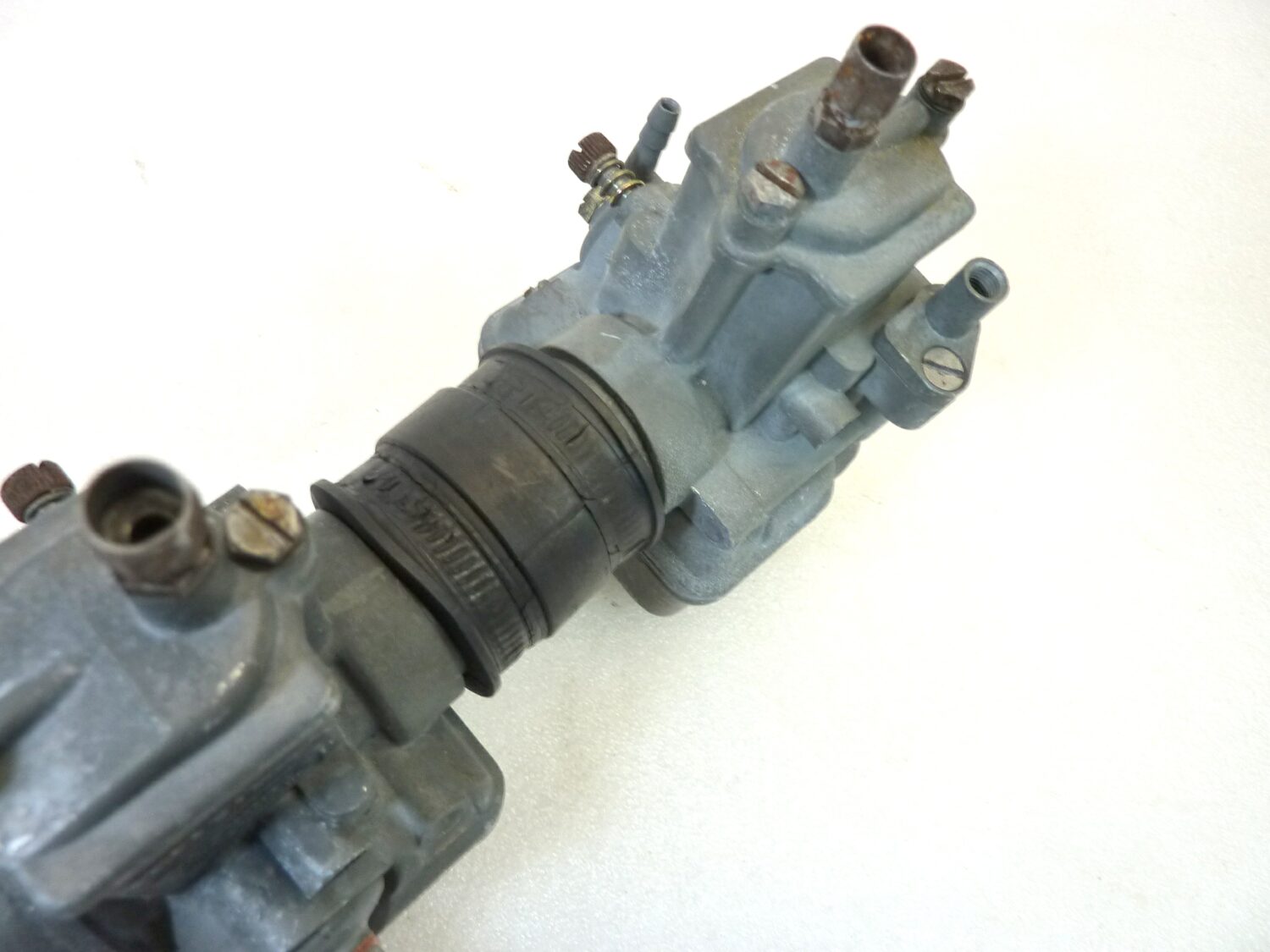 Coppia carburatori Dell'Orto VHBZ 24 FS VHBZ24FS VHBZ 24 FD VHBZ24FD OGGETTO NON TESTATO, PROPOSTO COME DA RITROVAMENTO, COME DA FOTO, NON APERTO, NON VERIFICATO, SOLO PARZIALE PULIZIA ESTERNA - immagine 12