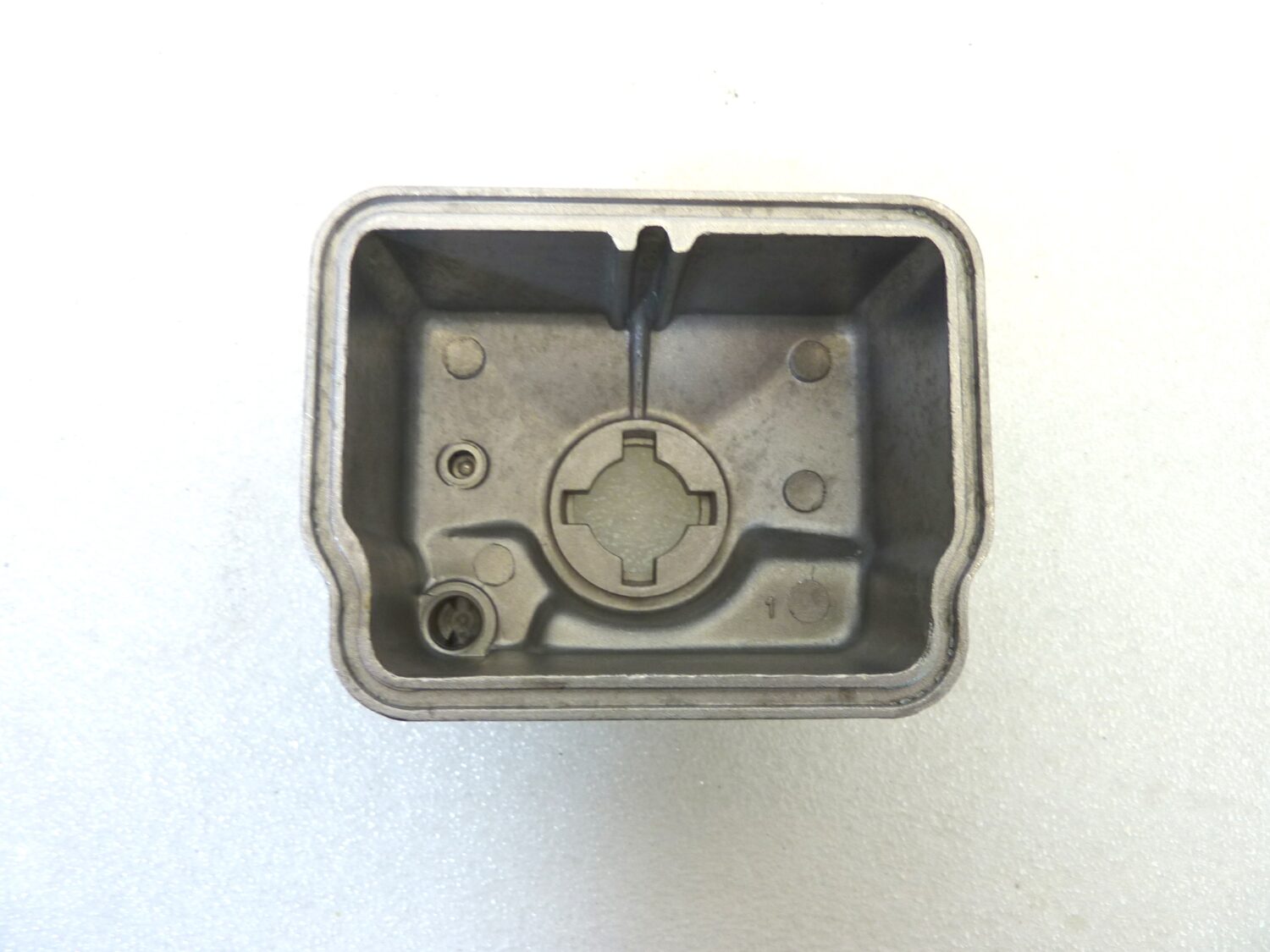 Vaschetta carburatore Dell'Orto serie quadrata VHB vedi foto foro per compatibilita' Nuovo fondo di magazzino - VEDI FOTO - LEGGI DESCRIZIONE - immagine 3