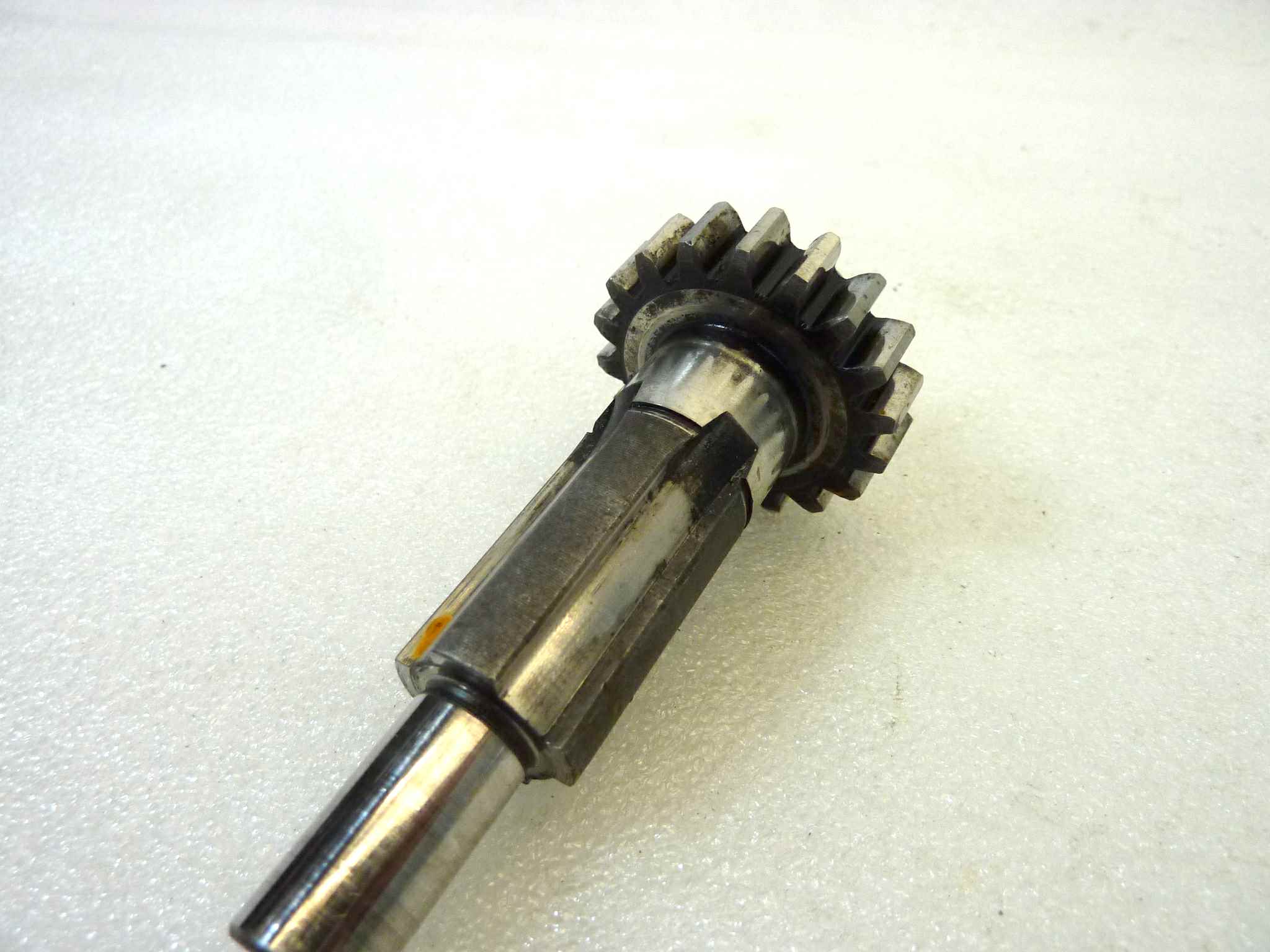 Albero secondario cambio Guzzi Stornello 125 4V 18 denti - immagine 4