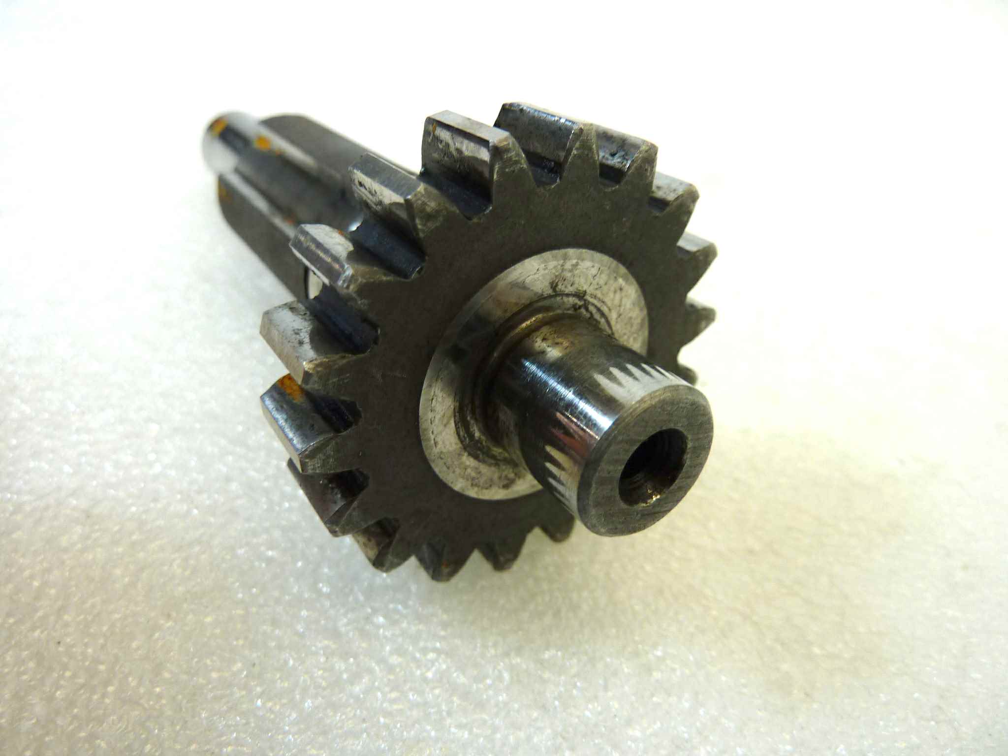 Albero secondario cambio Guzzi Stornello 125 4V 18 denti - immagine 6