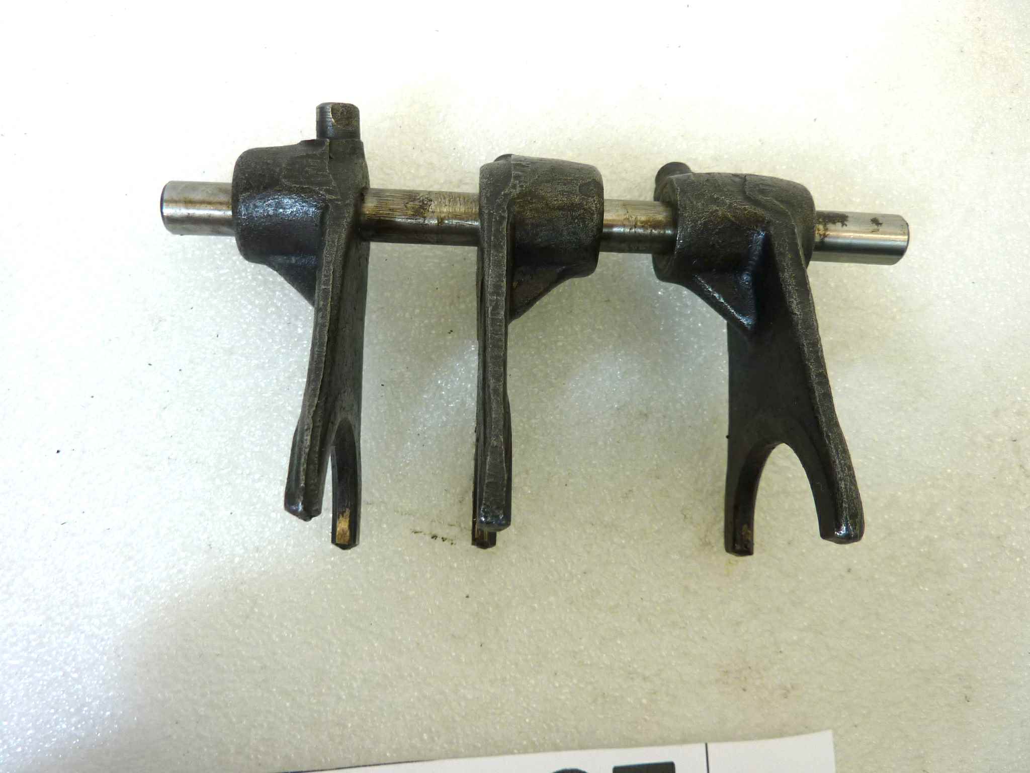 Albero e forcellini Guzzi Stornello 125 160 5V forcellino I II III IV marcia 53230500 forcellino V marcia 53231200 forchette - immagine 3