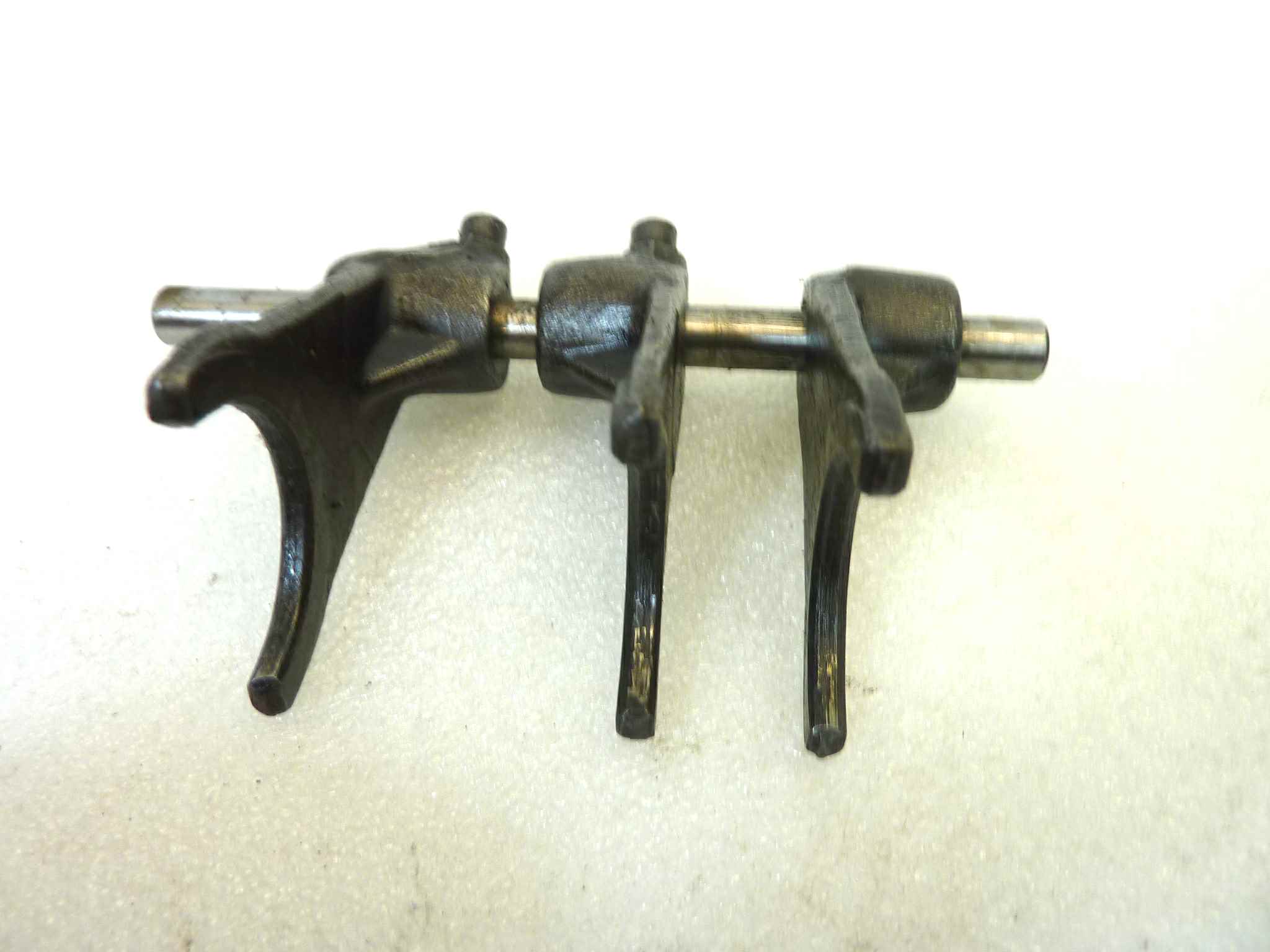 Albero e forcellini Guzzi Stornello 125 160 5V forcellino I II III IV marcia 53230500 forcellino V marcia 53231200 forchette - immagine 5