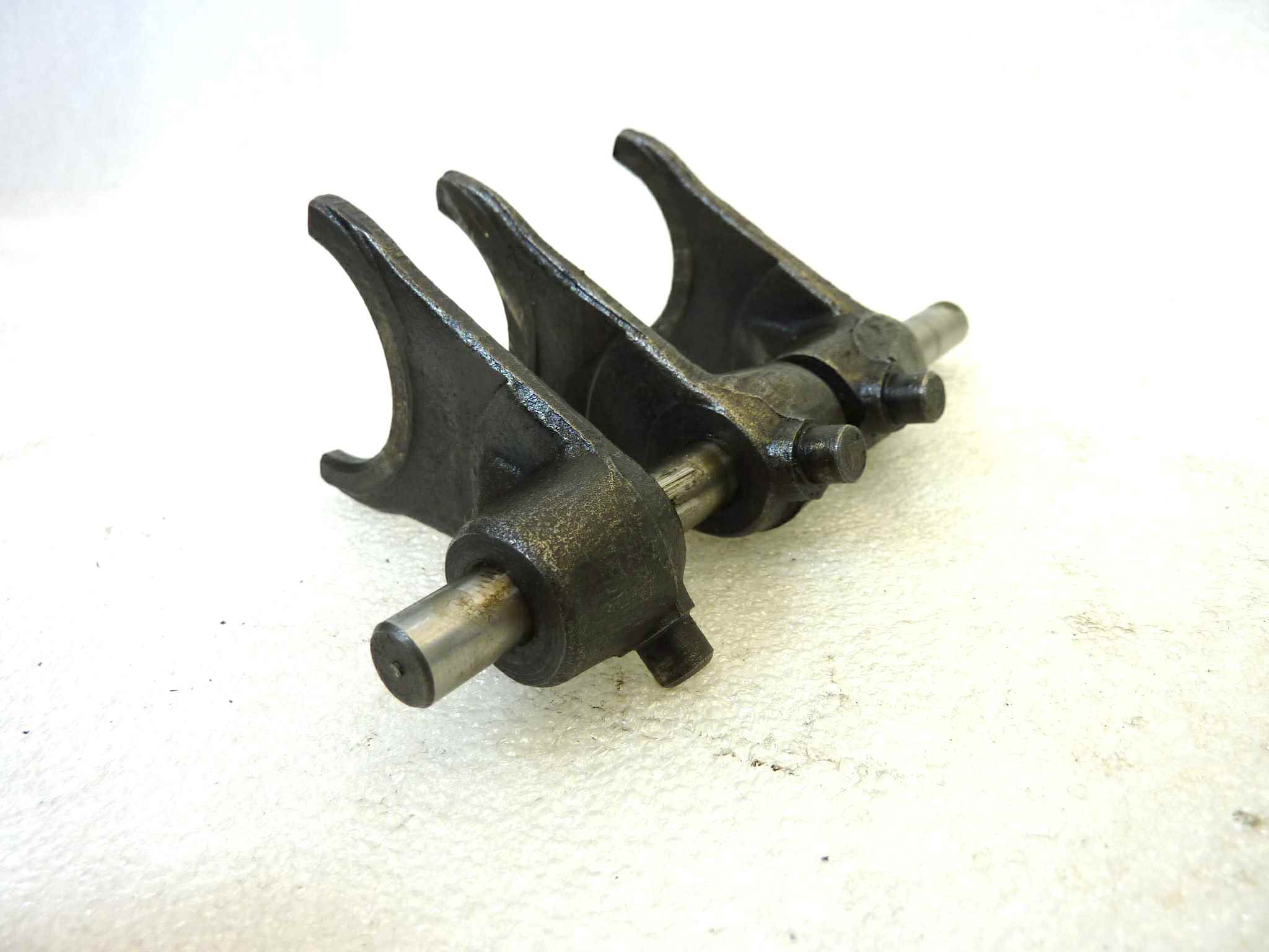 Albero e forcellini Guzzi Stornello 125 160 5V forcellino I II III IV marcia 53230500 forcellino V marcia 53231200 forchette - immagine 7