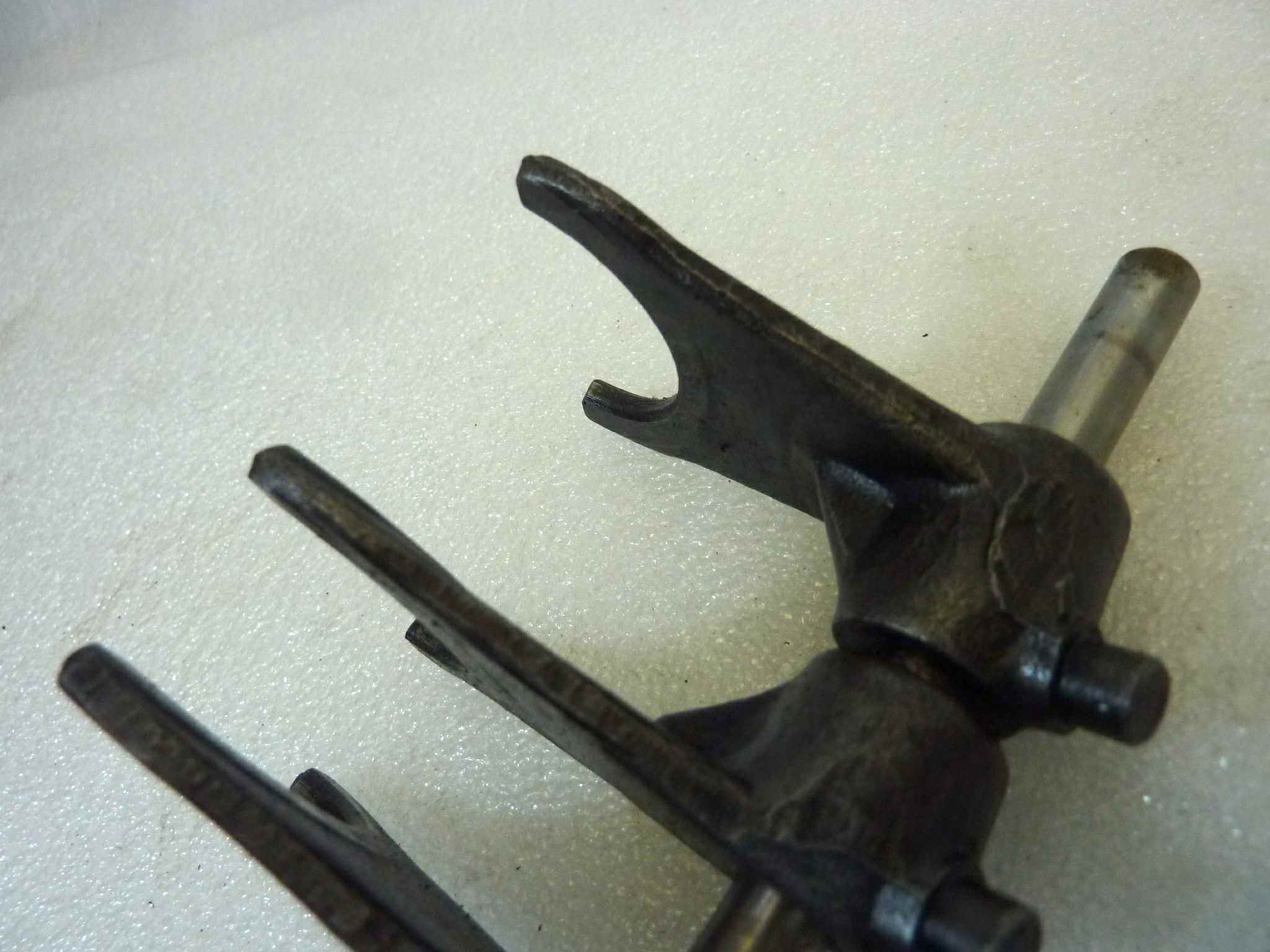 Albero e forcellini Guzzi Stornello 125 160 5V forcellino I II III IV marcia 53230500 forcellino V marcia 53231200 forchette - immagine 9