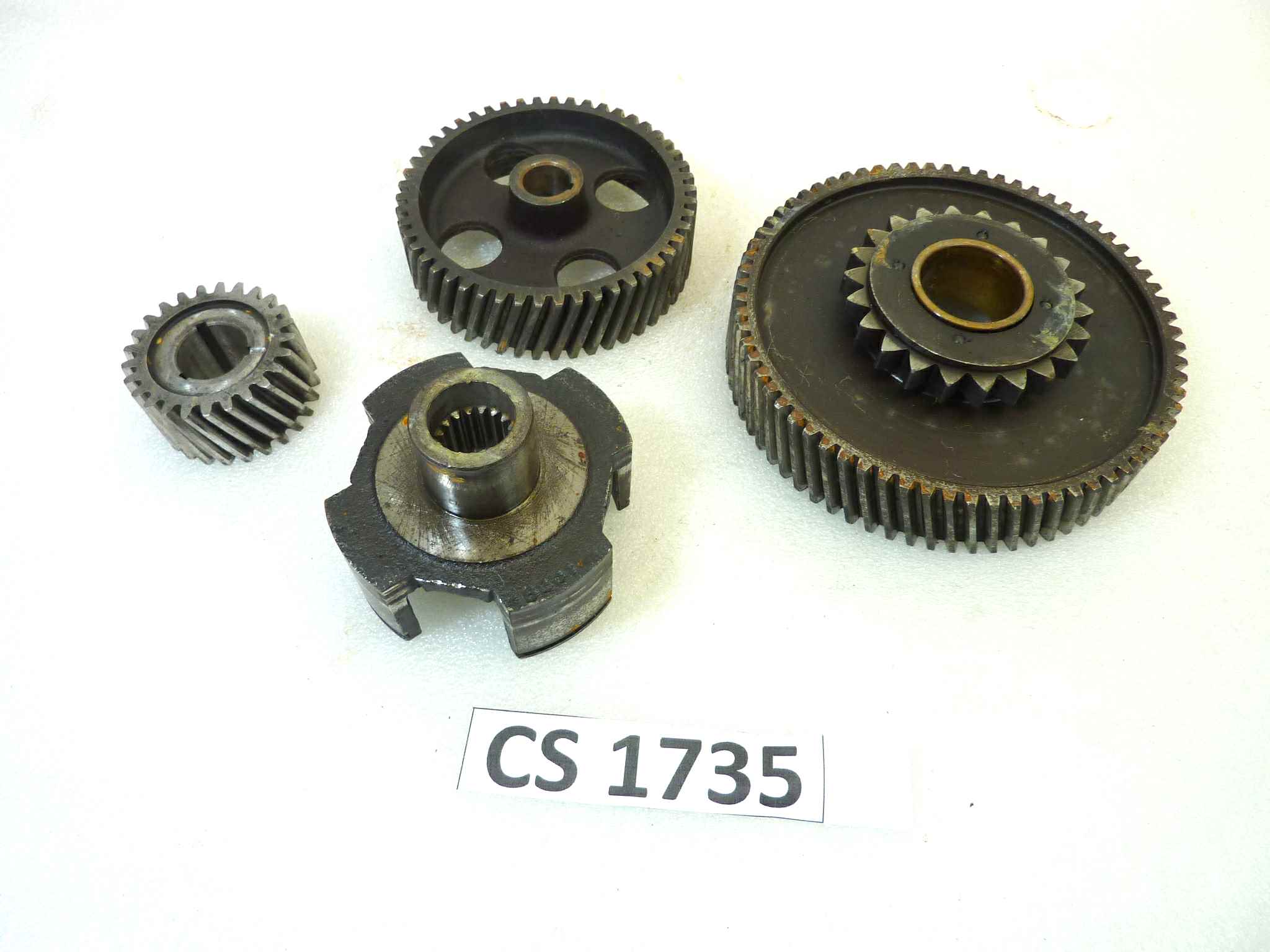 Ingranaggi frizione Guzzi Stornello pompa olio 55147700, pignone motore 55070225, trasmissione 55081100, distribuzione 55040500, libero avviamento 55266400, piattello 55266900, corpo fisso 55081600
