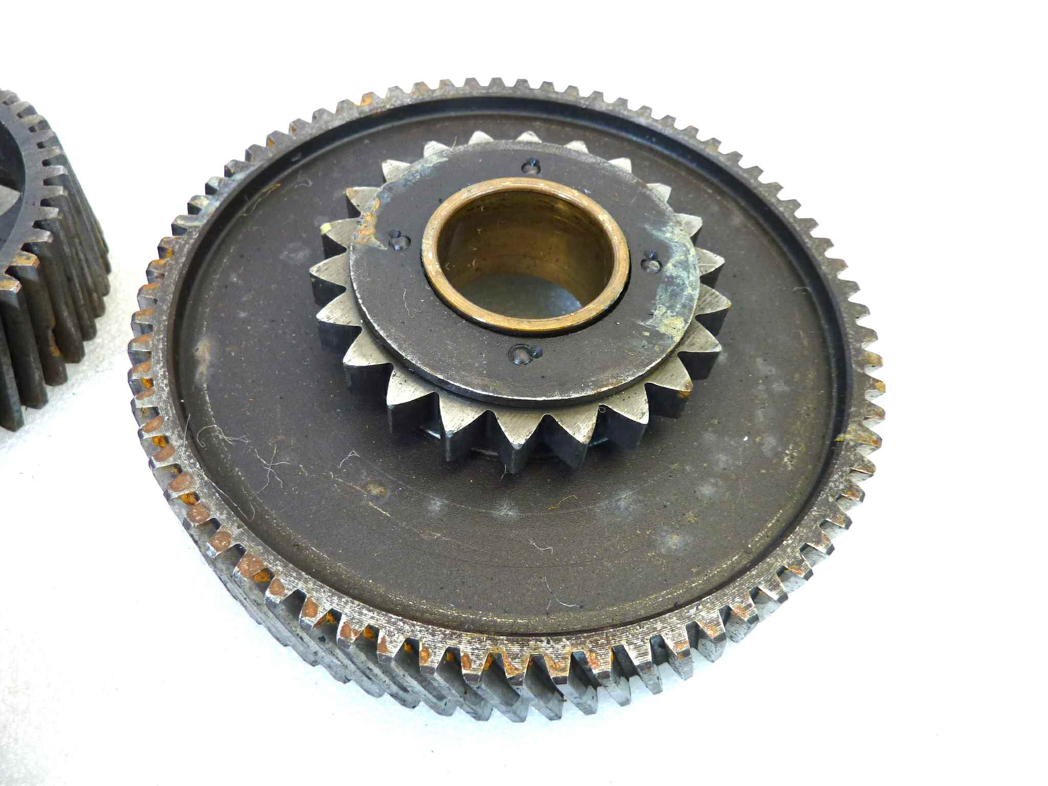Ingranaggi frizione Guzzi Stornello pompa olio 55147700, pignone motore 55070225, trasmissione 55081100, distribuzione 55040500, libero avviamento 55266400, piattello 55266900, corpo fisso 55081600 - immagine 2