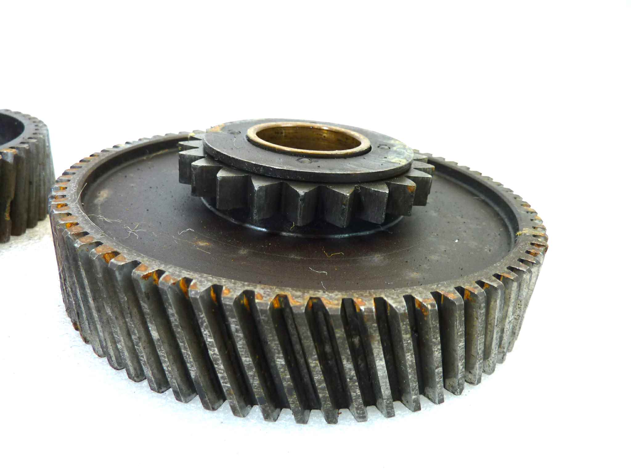 Ingranaggi frizione Guzzi Stornello pompa olio 55147700, pignone motore 55070225, trasmissione 55081100, distribuzione 55040500, libero avviamento 55266400, piattello 55266900, corpo fisso 55081600 - immagine 3