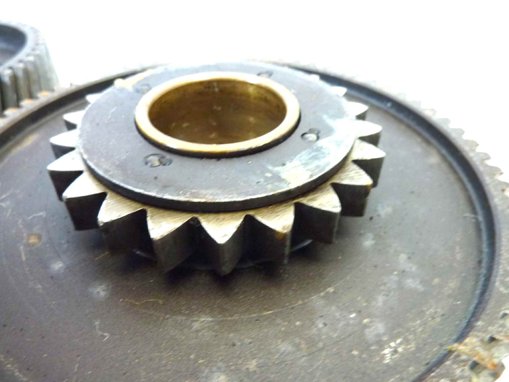 Ingranaggi frizione Guzzi Stornello pompa olio 55147700, pignone motore 55070225, trasmissione 55081100, distribuzione 55040500, libero avviamento 55266400, piattello 55266900, corpo fisso 55081600 - immagine 5