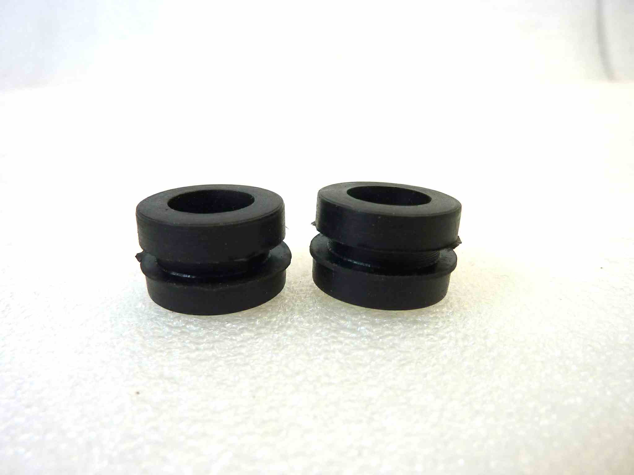 Coppia gommino radiatore Guzzi Sport 1100 V11 vari modelli silentblock cod 91551132 NUOVO Fondo di magazzino Leggi descrizione - immagine 5