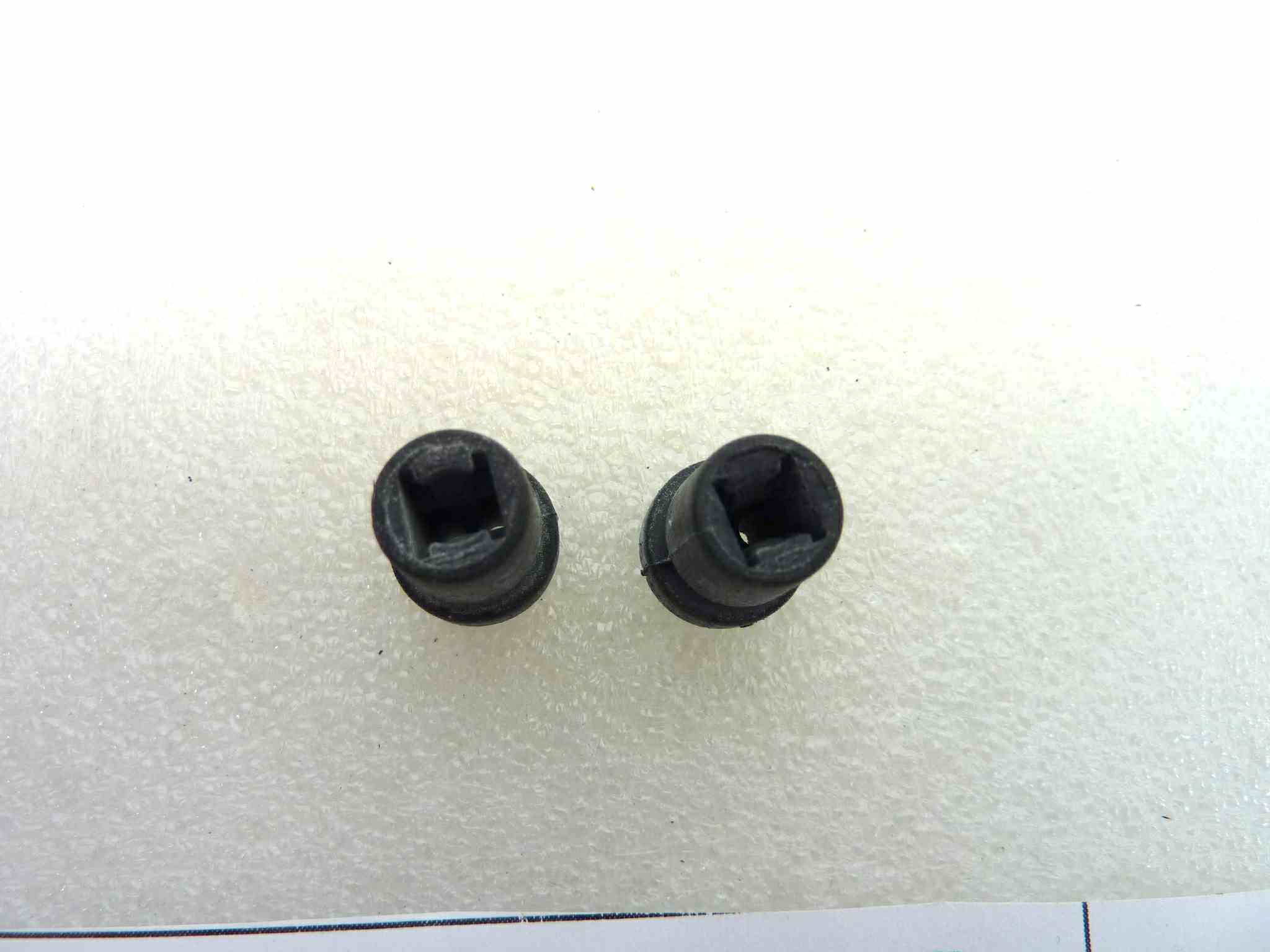 Coppia portalampada Guzzi California 1100 V11 V10 Nevada 750 cod 02768600 NUOVO Fondo di magazzino Leggi descrizione - immagine 3