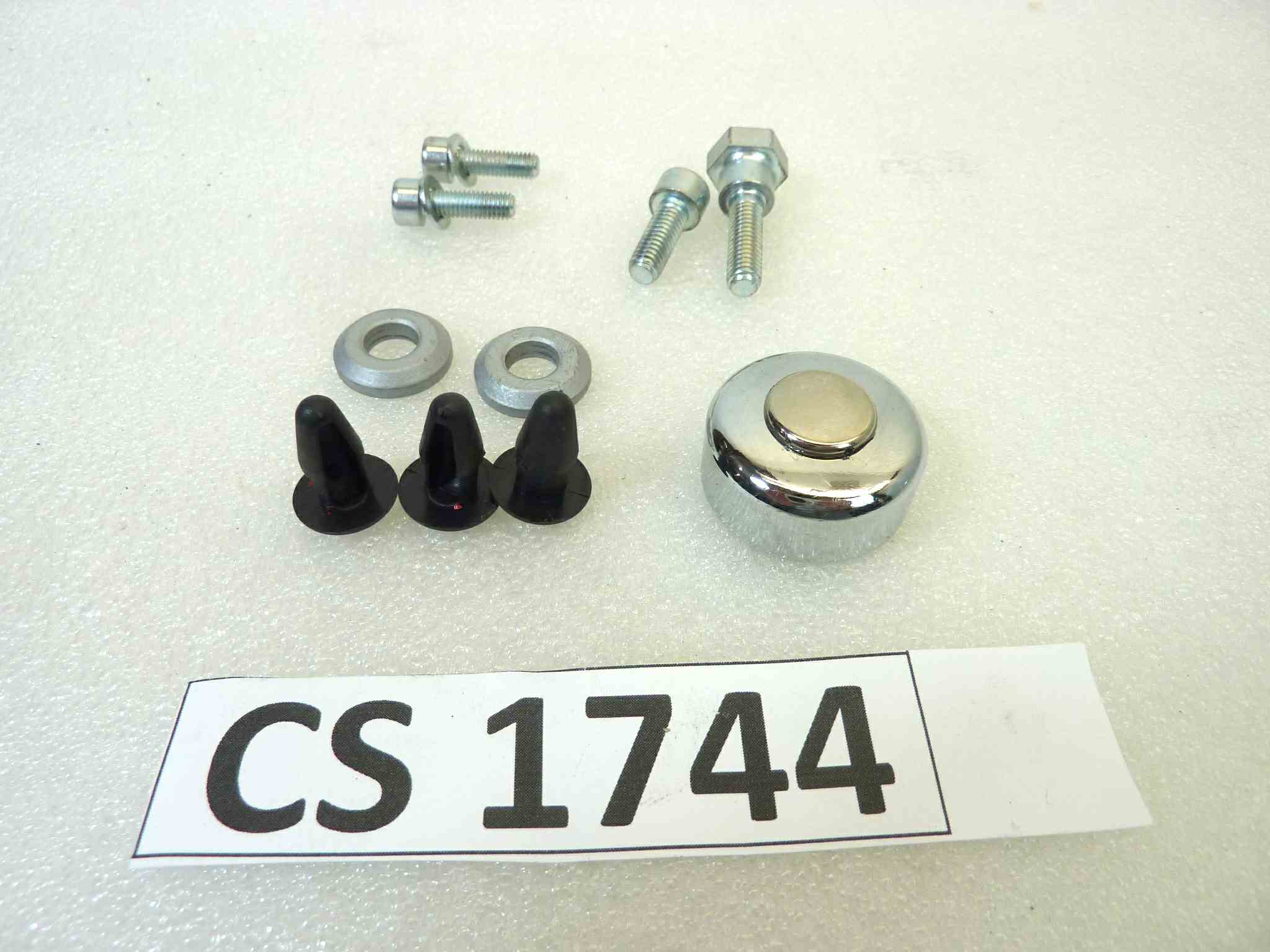 Dado fissaggio testa 8 x 30 Guzzi California 1100 V10 V11 Daytona 1000 Sport 1100 940 Bellagio cod 30513401 NUOVO Fondo di magazzino Leggi descrizione