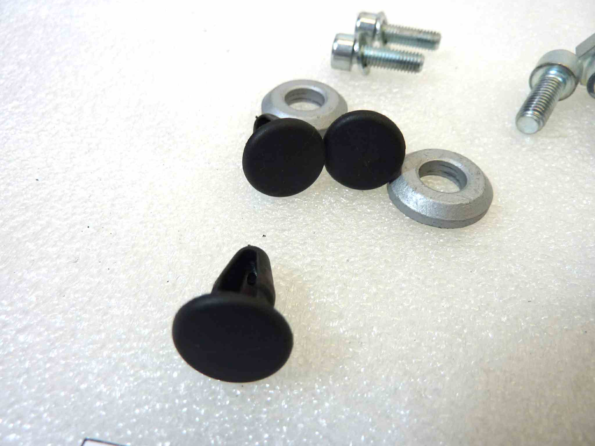 Dado fissaggio testa 8 x 30 Guzzi California 1100 V10 V11 Daytona 1000 Sport 1100 940 Bellagio cod 30513401 NUOVO Fondo di magazzino Leggi descrizione - immagine 5