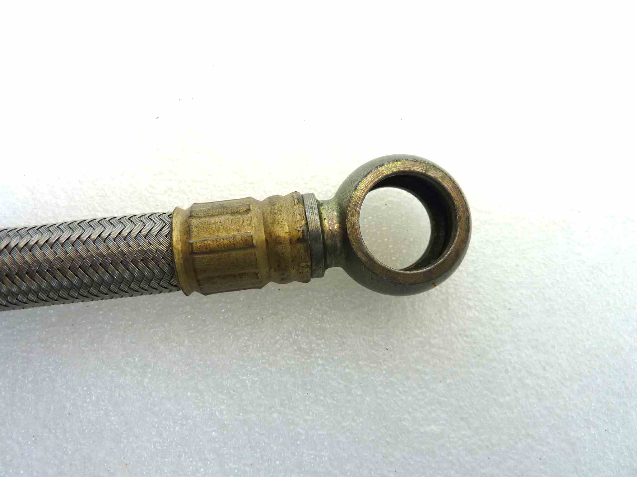 Tubo mandata olio radiatore Guzzi Sport 1100 V10 Centauro iniezione cod 01161602 NUOVO Fondo di magazzino Leggi descrizione Moto Guzzi 1000 Daytona RS (1000 ccm, 1997 - 2000)
Moto Guzzi 1000 V10 Centauro (992 ccm, 1996 - 2000)
Moto Guzzi 1000 V10 Centauro GT (992 ccm, 1998 - 2001)
Moto Guzzi 1000 V10 Centauro Sport (1000 ccm, 1998 - 2001)
Moto Guzzi 1100 Sport Corsa (1064 ccm, 1998 - 1999)
Moto Guzzi 1100 Sport I.E. (1064 ccm, 1997 - 2000) - immagine 5