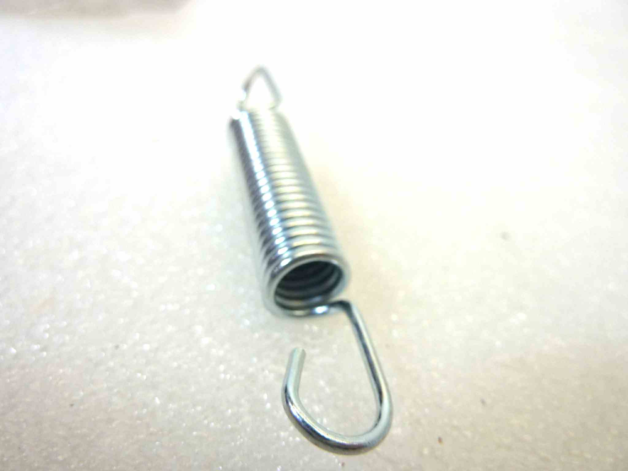 Molla interna braccio Guzzi cod 30434000 1000 Daytona (992 ccm, 1992 - 1996) Moto Guzzi 1000 Daytona Racing (1000 ccm, 1996 - 1997)
Moto Guzzi 1000 Daytona RS (1000 ccm, 1997 - 2000)
Moto Guzzi 1000 Quota (948 ccm, 1992 - 1997)
Moto Guzzi 1000 V10 Centauro (992 ccm, 1996 - 2000)
Moto Guzzi 1000 V10 Centauro GT (992 ccm, 1998 - 2001)
Moto Guzzi 1000 V10 Centauro Sport (1000 ccm, 1998 - 2001)
Moto Guzzi 1100 Quota ES (1064 ccm, 1998 - 2001)
Moto Guzzi 1100 Sport (1064 ccm, 1994 - 1996)
Moto Guzzi 1100 Sport Corsa (1064 ccm, 1998 - 1999)
Moto Guzzi 1100 Sport I.E. (1064 ccm, 1997 - 2000)
Moto Guzzi 1100 V11 Bellagio (1100 ccm, 2003 - )
Moto Guzzi 1100 V11 Cafè Sport (1064 ccm, 2003 - 2005)
Moto Guzzi 1100 V11 Coppa Italia (1064 ccm, 2004 - 2005)
Moto Guzzi 1100 V11 Le Mans (1064 ccm, 1998 - 2005)
Moto Guzzi 1100 V11 Le Mans Naked (1100 ccm, 2001 - 2002)
Moto Guzzi 1100 V11 Le Mans Nero Corsa (1100 ccm, 2004 - 2005)
Moto Guzzi 1100 V11 Le Mans Rosso Corsa (1100 ccm, 2003 - 2005)
Moto Guzzi 1100 V11 Scura (1064 ccm, 2001 - 2002)
Moto Guzzi 1100 V11 Sport (1064 ccm, 1999 - 2001)
Moto Guzzi 1100 V11 Sport Bellagio (1064 ccm, 2005 - 2006)
Moto Guzzi 1100 V11 Sport CAT (1064 ccm, 2003 - 2004)
Moto Guzzi 1200 Stelvio NTX (1151 ccm, 2009 - 2011)
Moto Guzzi 1200 Stelvio NTX (1151 ccm, 2012 - 2017)
cod 30434000 NUOVO Fondo di magazzino Leggi descrizione - immagine 4