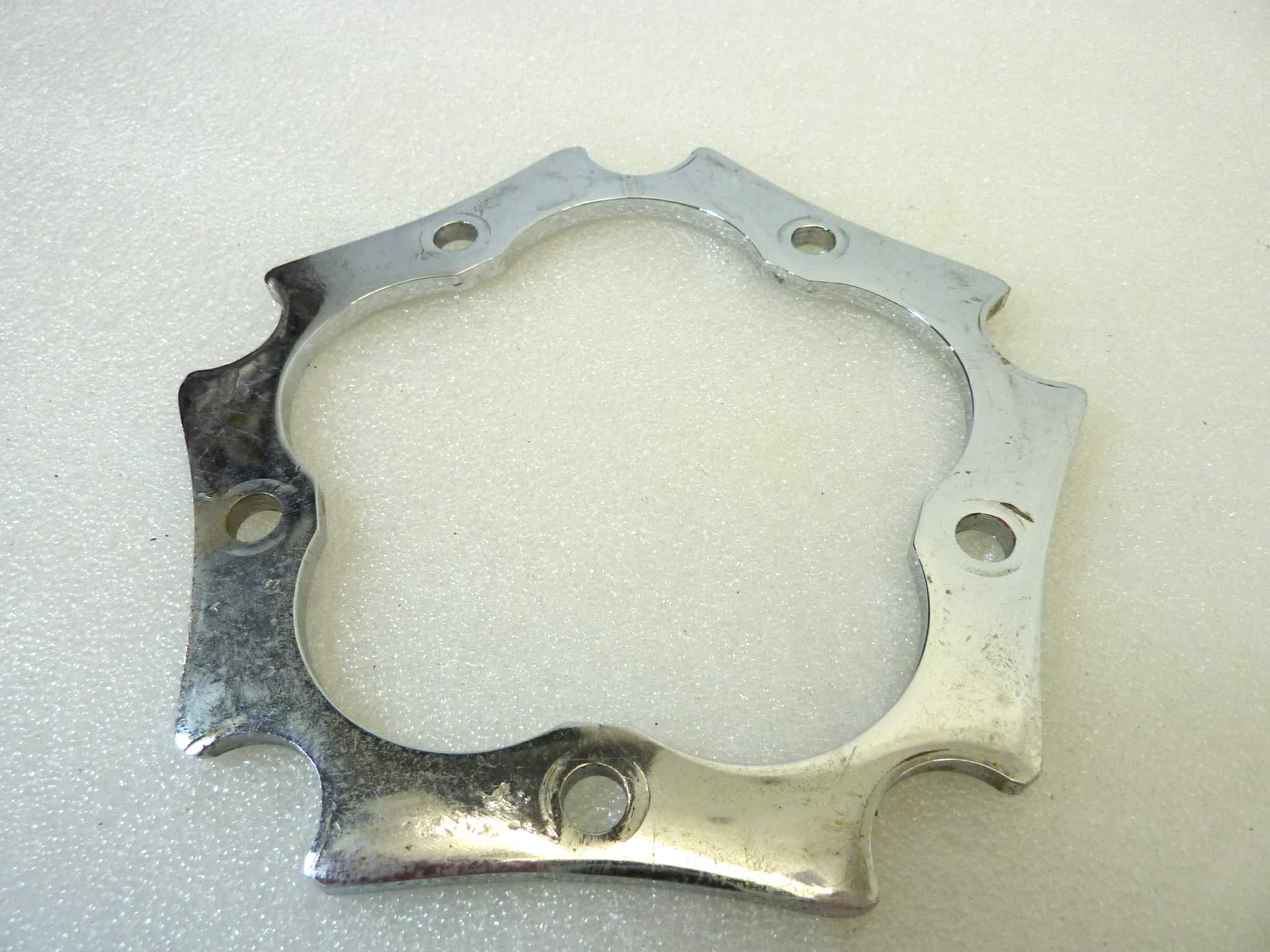 Flangia disco freno Guzzi 1000 California III - VW 1988-1994
1000 Le Mans IV - VV 1984-1987
1000 Le Mans V - VV 1988-1994
1000 S - VV 1990-1993
1000 SP III - VN 1988-1996
1100 California - KC 1994-1997
850 T5 P.A. - VR400 1994-2001
California 1000 i.e. - VY 1990-1994
California 1100 i.e. - KC 1994-1995 cromata - immagine 3