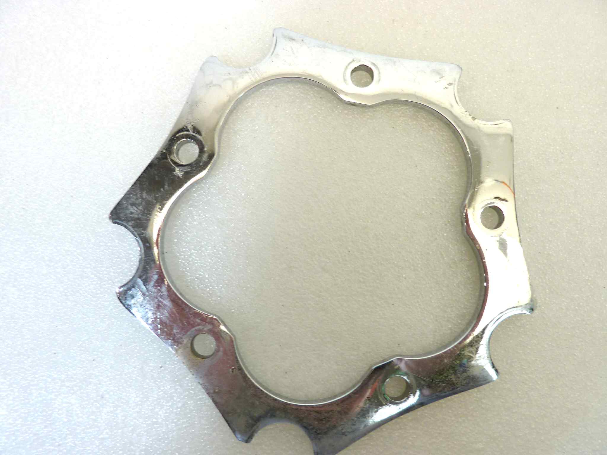 Flangia disco freno Guzzi 1000 California III - VW 1988-1994
1000 Le Mans IV - VV 1984-1987
1000 Le Mans V - VV 1988-1994
1000 S - VV 1990-1993
1000 SP III - VN 1988-1996
1100 California - KC 1994-1997
850 T5 P.A. - VR400 1994-2001
California 1000 i.e. - VY 1990-1994
California 1100 i.e. - KC 1994-1995 cromata - immagine 4
