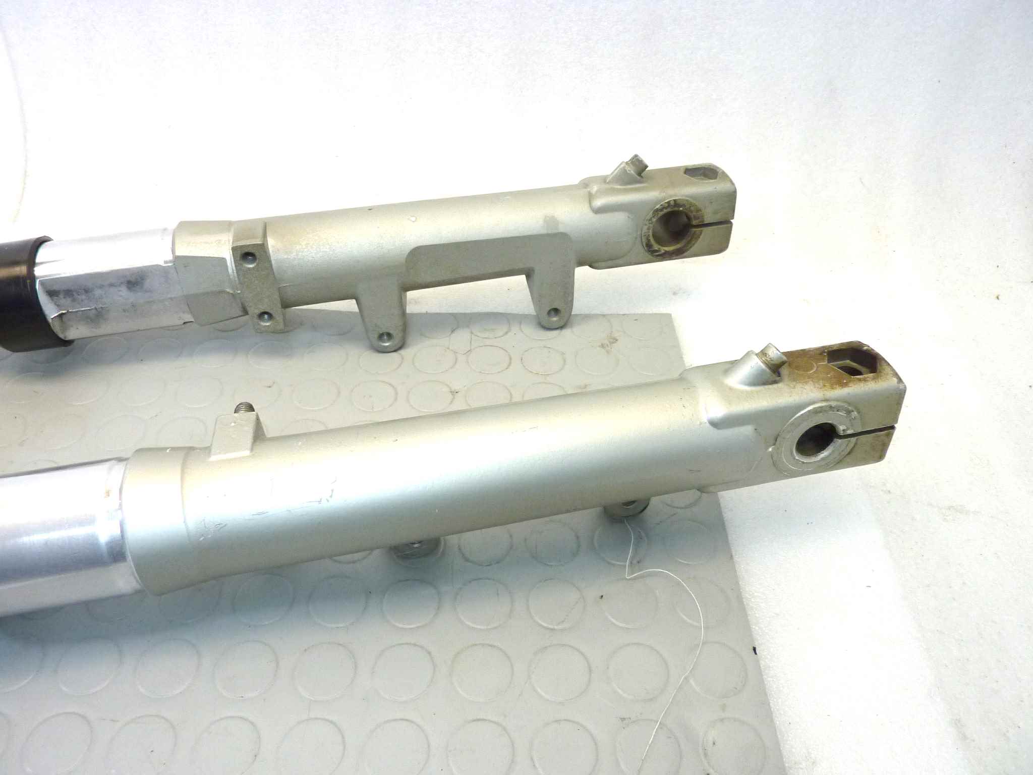 Forcella anteriore Moto Guzzi V35 II serie - immagine 6
