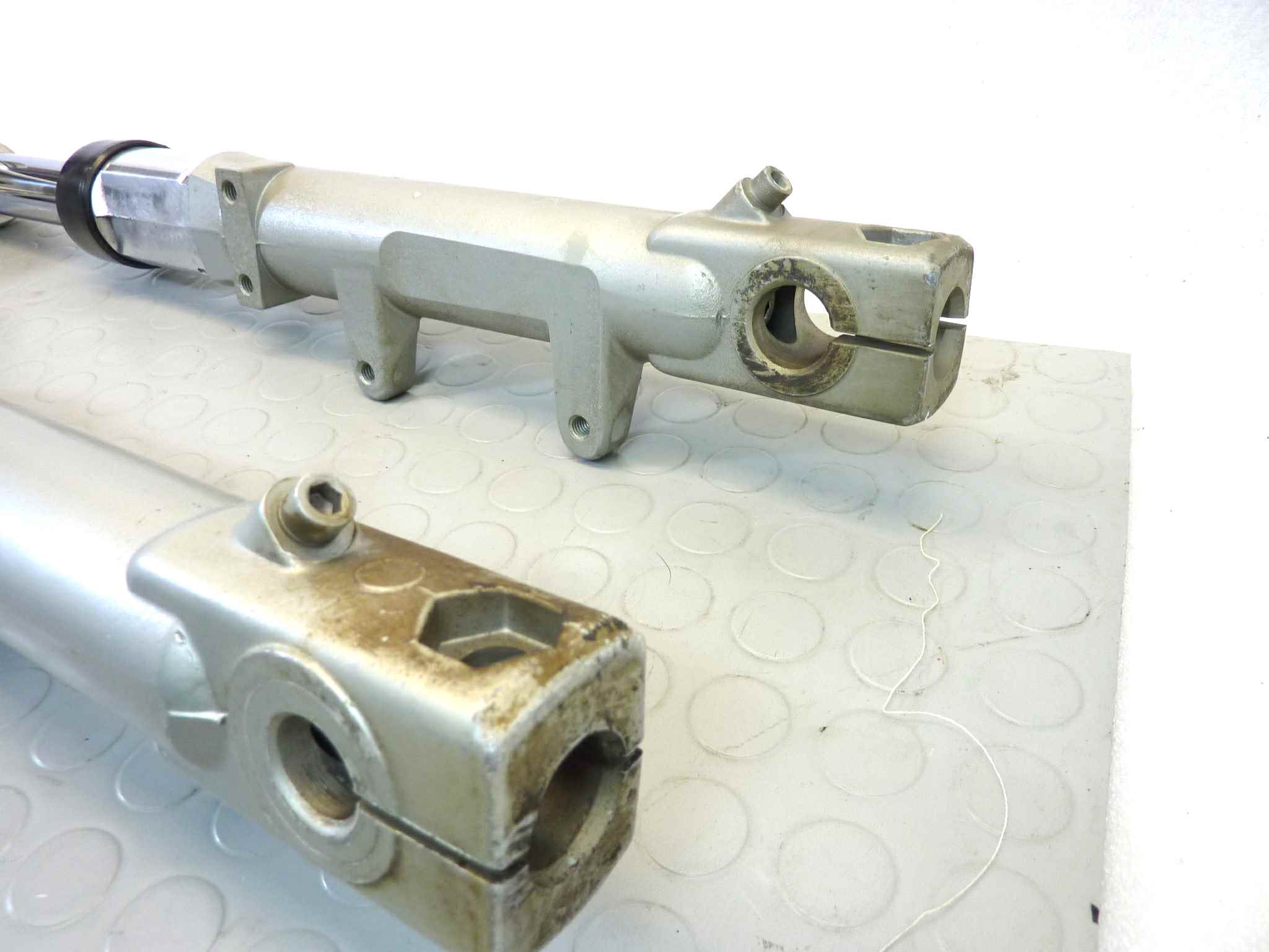 Forcella anteriore Moto Guzzi V35 II serie - immagine 8