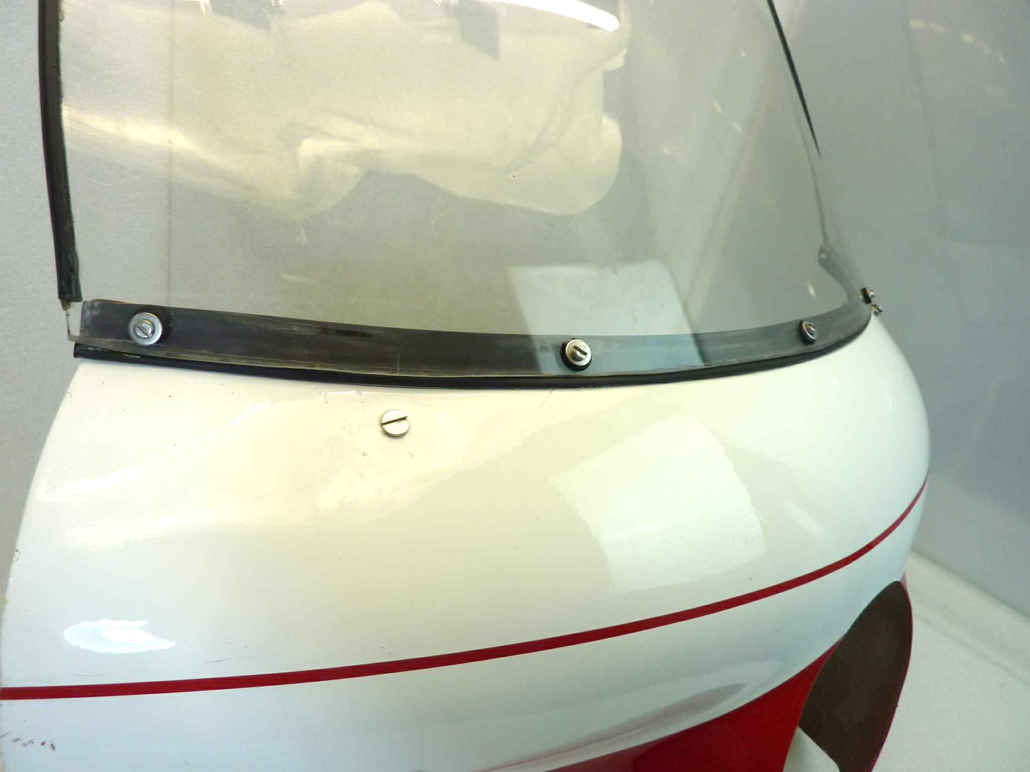 Cupolino plexiglass Guzzi V7 700 V7 Special con staffe NUOVO Fondo di magazzino Leggi descrizione - immagine 6