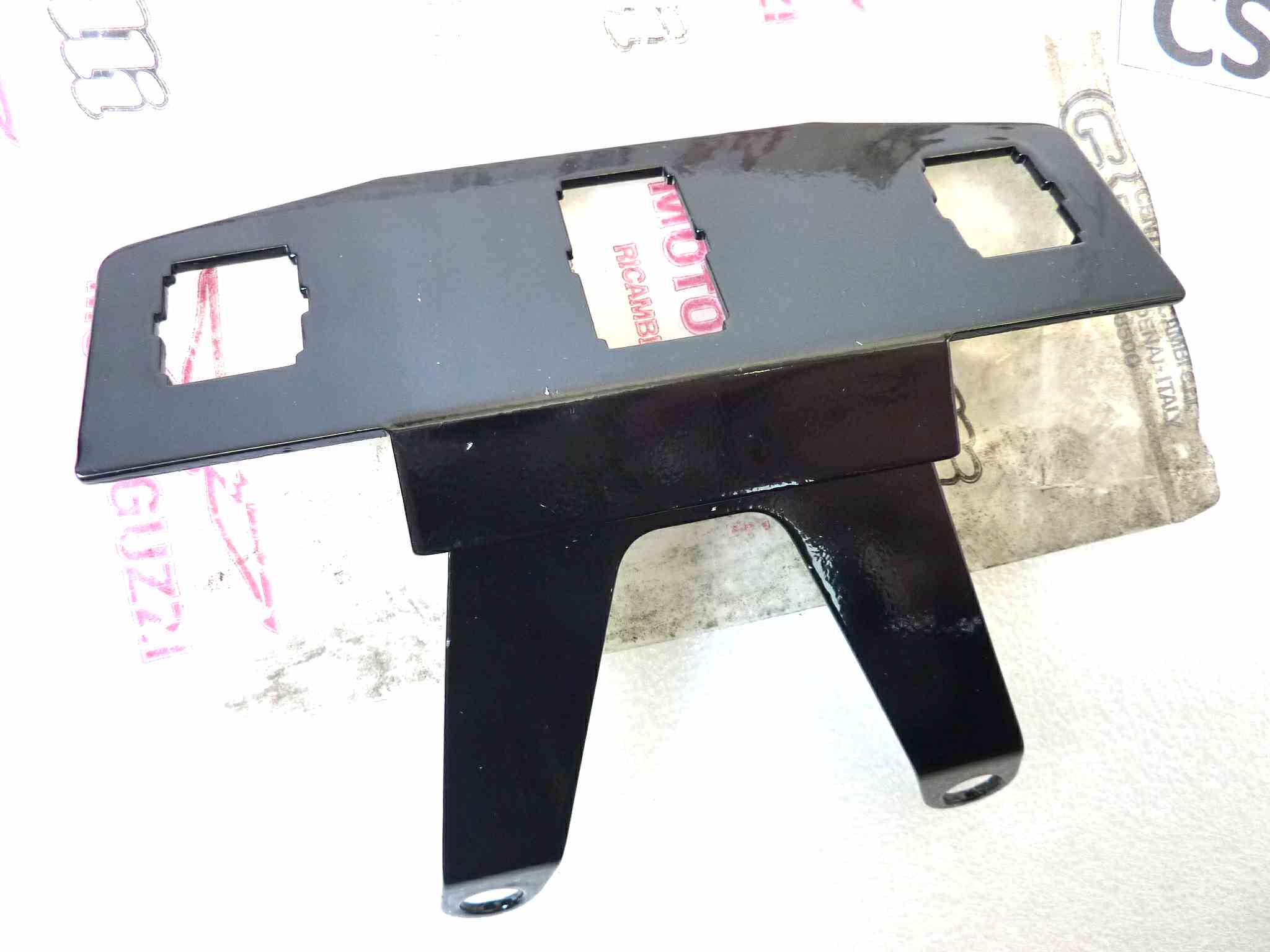 Staffa cablaggi cruscotto Guzzi 850 T5 Le Mans 1000 cod 28749760 strumentazione NUOVO Fondo di magazzino Leggi descrizione - immagine 3
