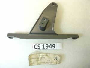 Staffa faro anteriore destro Guzzi V11 California Special supporto dx cod 02496100 NUOVO Fondo di magazzino Leggi descrizione