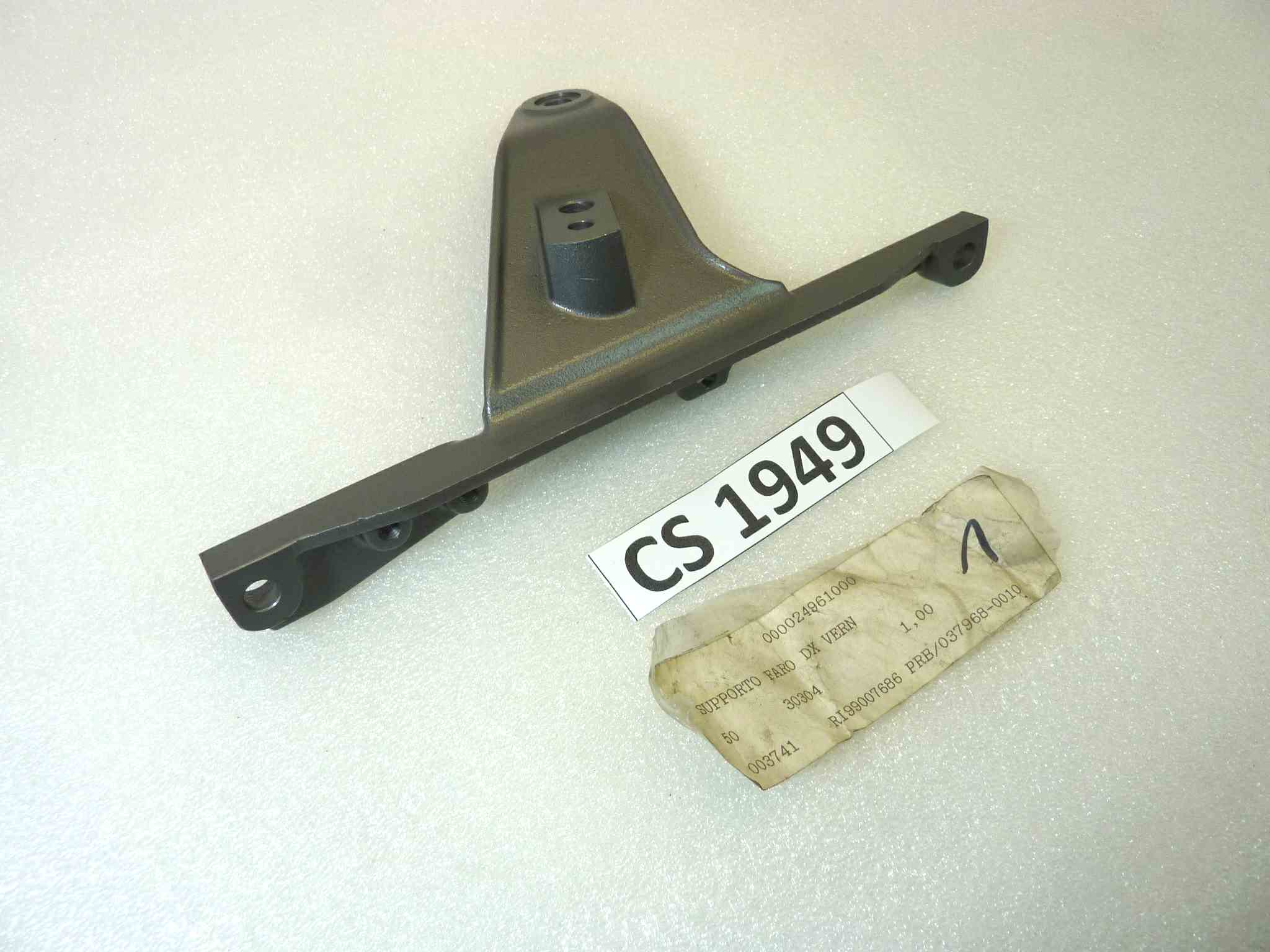 Staffa faro anteriore destro Guzzi V11 California Special supporto dx cod 02496100 NUOVO Fondo di magazzino Leggi descrizione - immagine 2