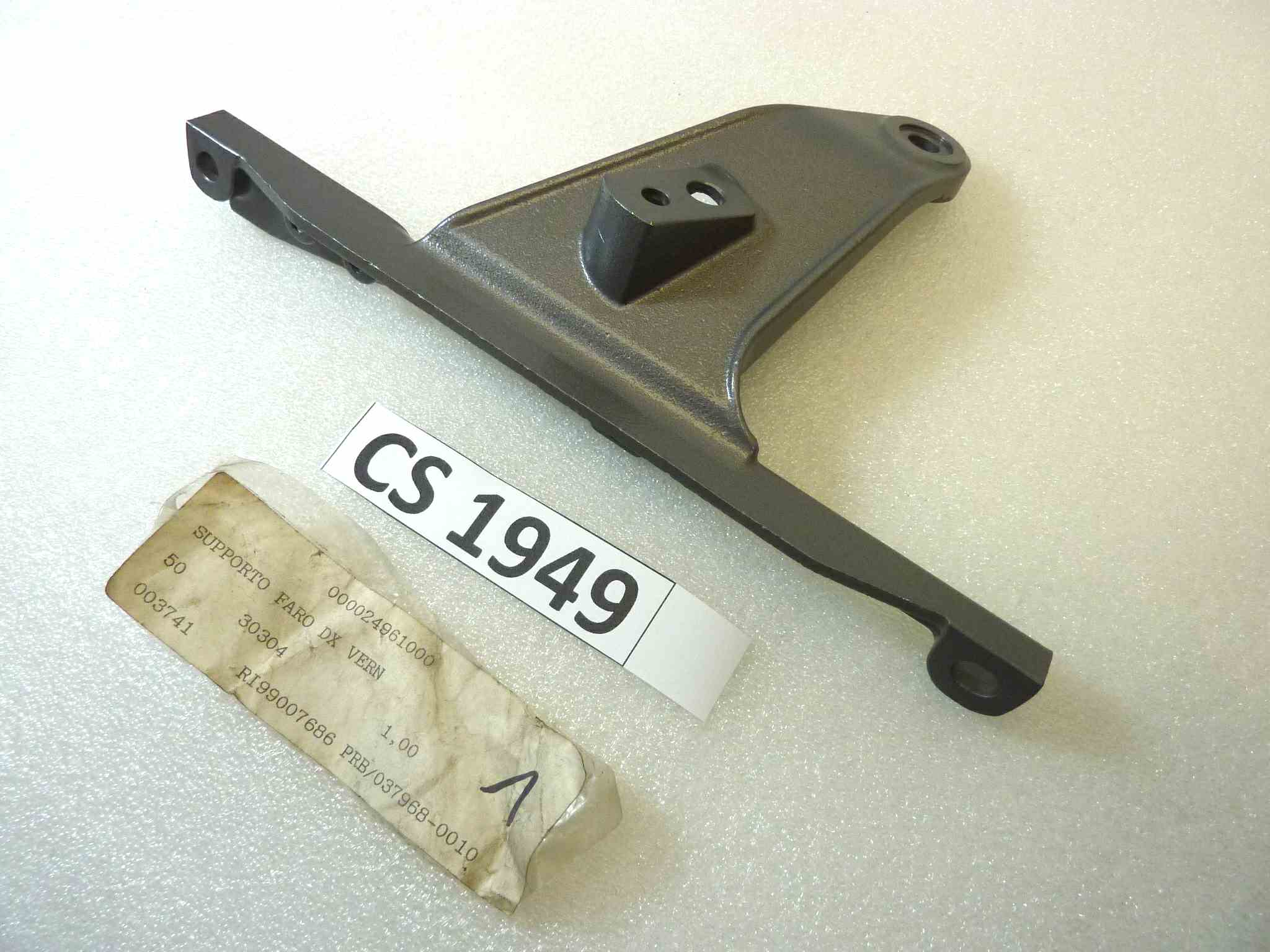 Staffa faro anteriore destro Guzzi V11 California Special supporto dx cod 02496100 NUOVO Fondo di magazzino Leggi descrizione - immagine 3