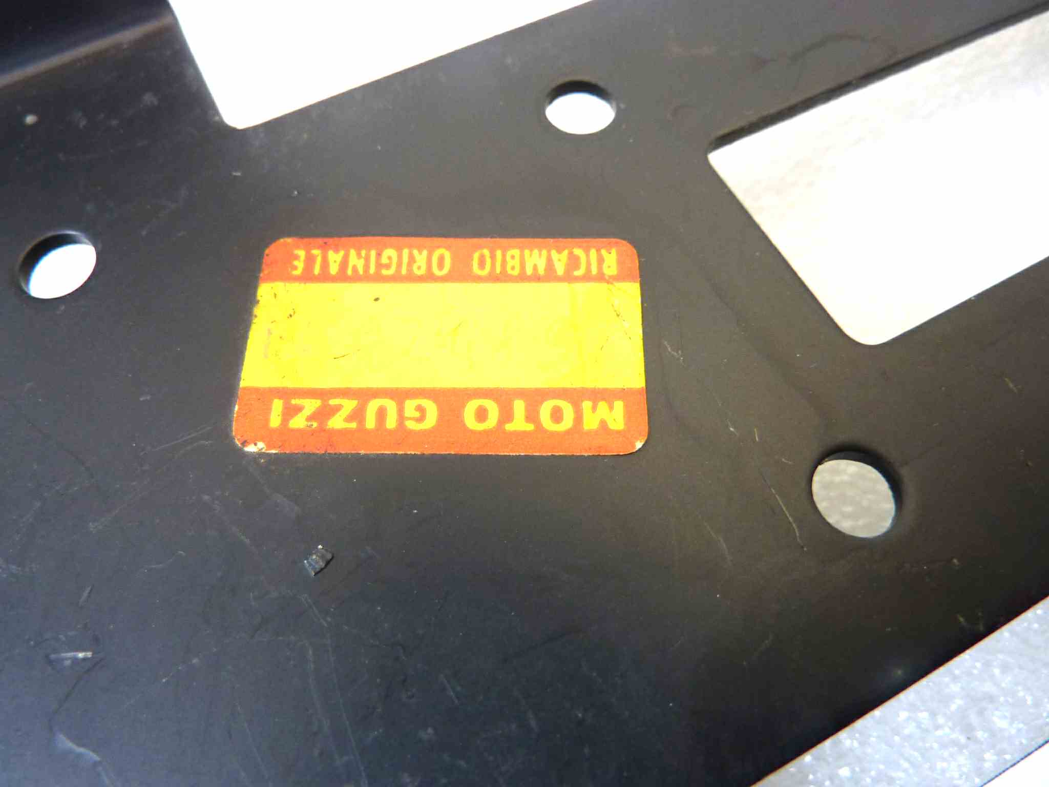 Supporto carene Guzzi T3 T4 California II Le Mans 3 1000 SP cod 174248501 staffa NUOVO Fondo di magazzino Leggi descrizione - immagine 3