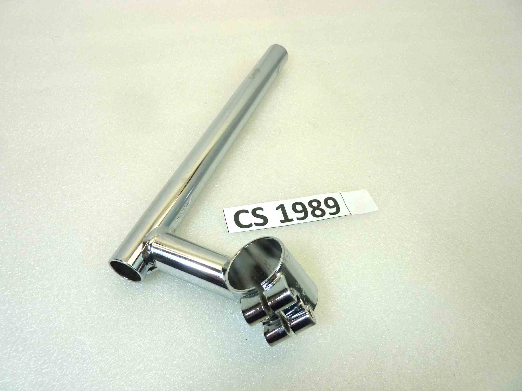 Semimanubrio destro Guzzi V35 Imola V50 Monza diametro stelo a riposo 31 mm diametro semimanubrio 22,15 mm dx cod 196000635 NUOVO Fondo di magazzino Leggi descrizione - immagine 3