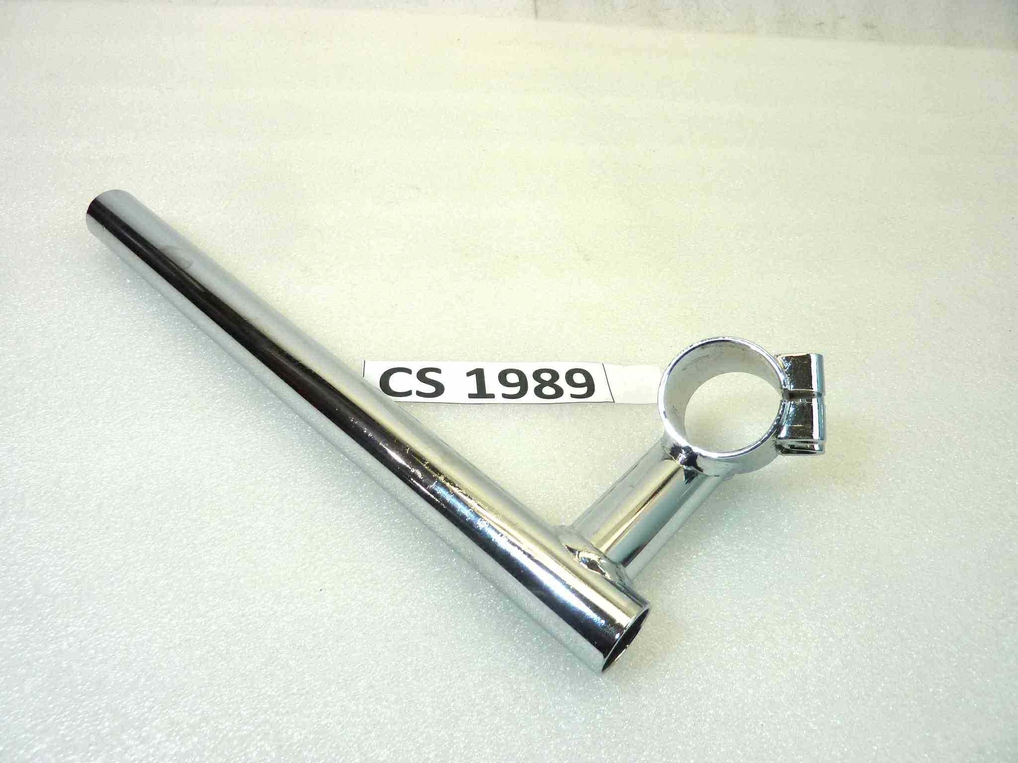 Semimanubrio destro Guzzi V35 Imola V50 Monza diametro stelo a riposo 31 mm diametro semimanubrio 22,15 mm dx cod 196000635 NUOVO Fondo di magazzino Leggi descrizione - immagine 4