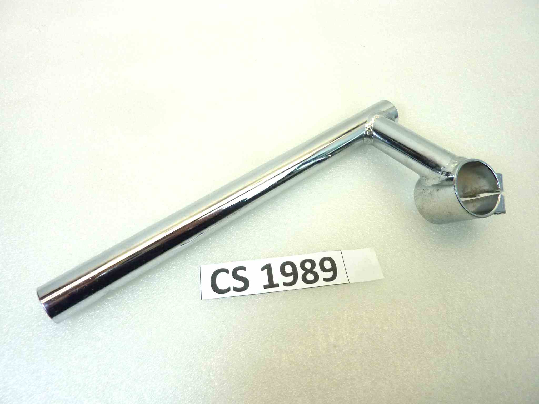 Semimanubrio destro Guzzi V35 Imola V50 Monza diametro stelo a riposo 31 mm diametro semimanubrio 22,15 mm dx cod 196000635 NUOVO Fondo di magazzino Leggi descrizione - immagine 5