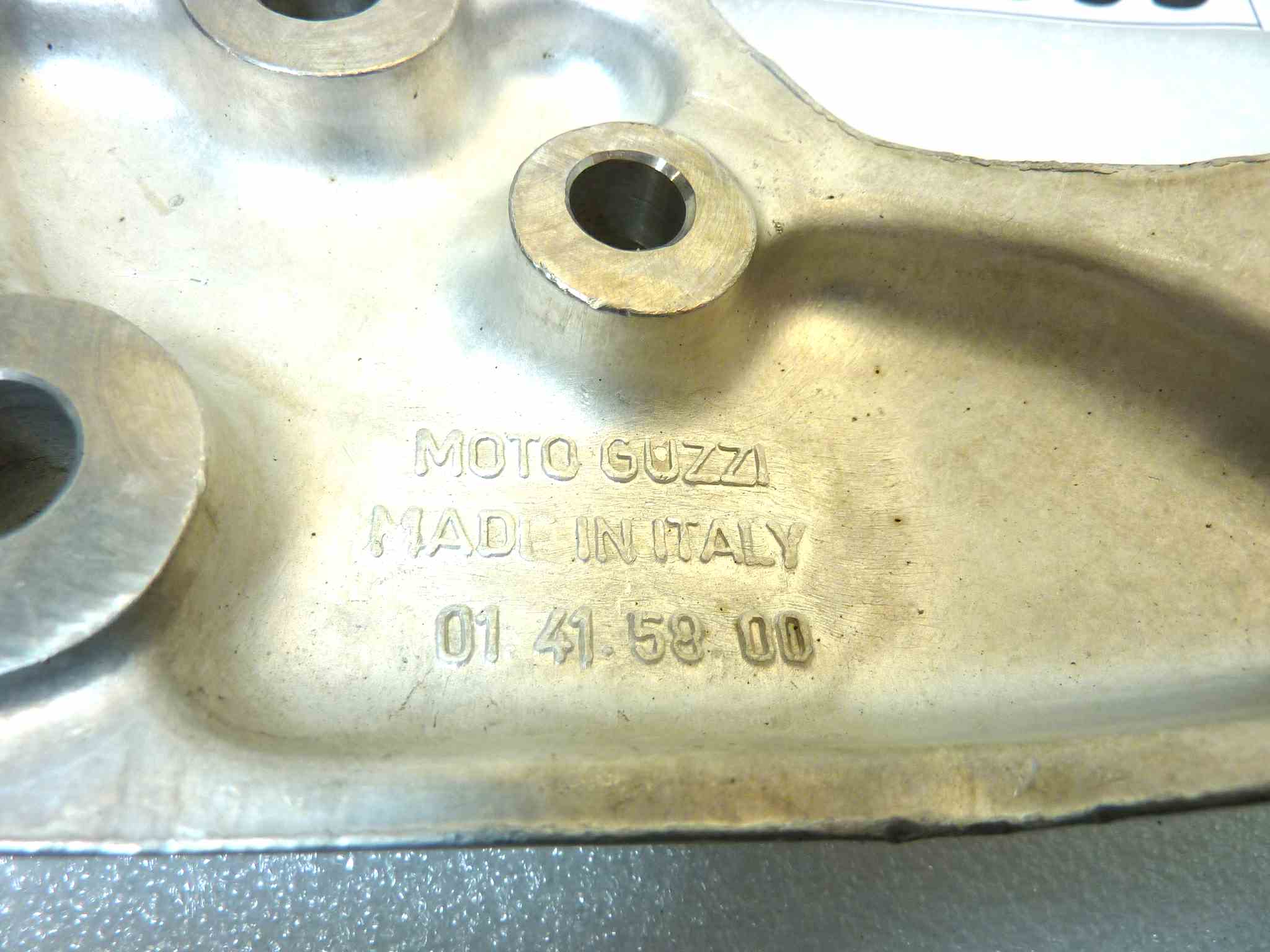 Staffa pedana sinistra Guzzi Sport 1100 IE 1996 - 1999 poggiapiedi dx cod GU01415800 NUOVO Fondo di magazzino Leggi descrizione - immagine 9