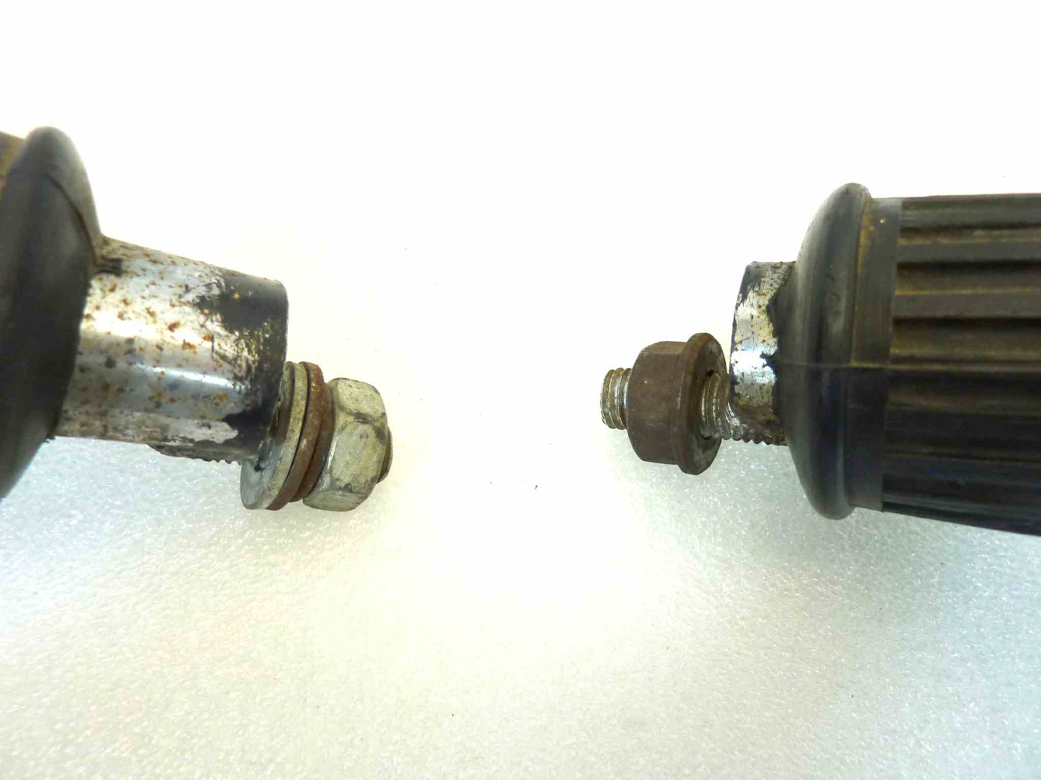 Staffe laterali paraborse Guzzi con pedana poggiapiedi diam 25 mm interasse fori attacchi 25 cm - immagine 9