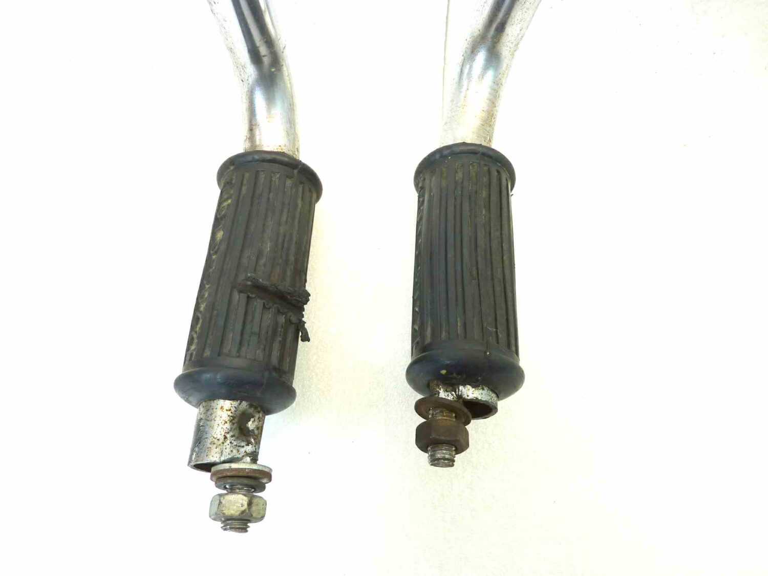 Staffe laterali paraborse Guzzi con pedana poggiapiedi diam 25 mm interasse fori attacchi 25 cm - immagine 13