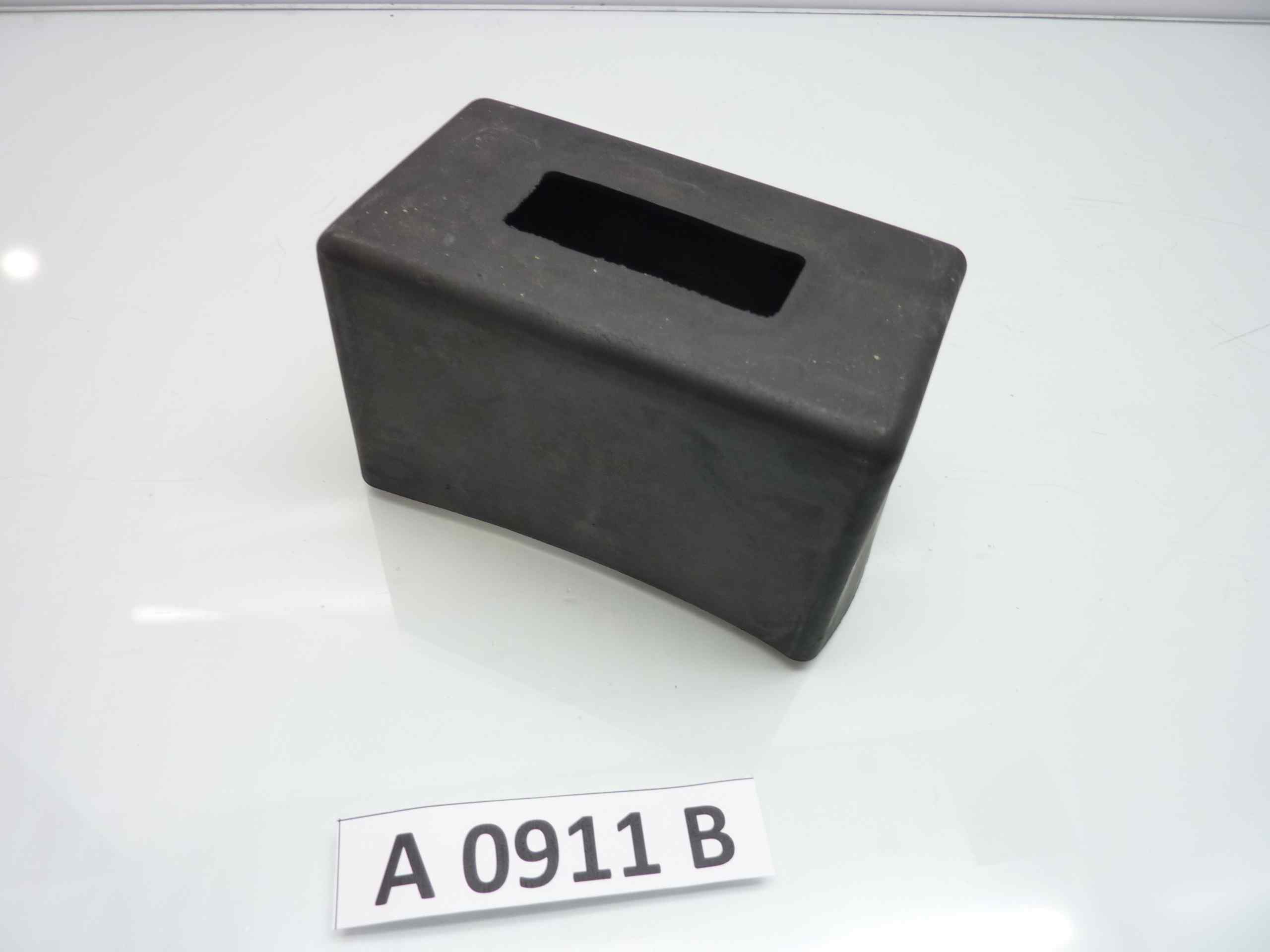 Honda CB vari modelli gomma batteria 7x14x9h cm - immagine 2