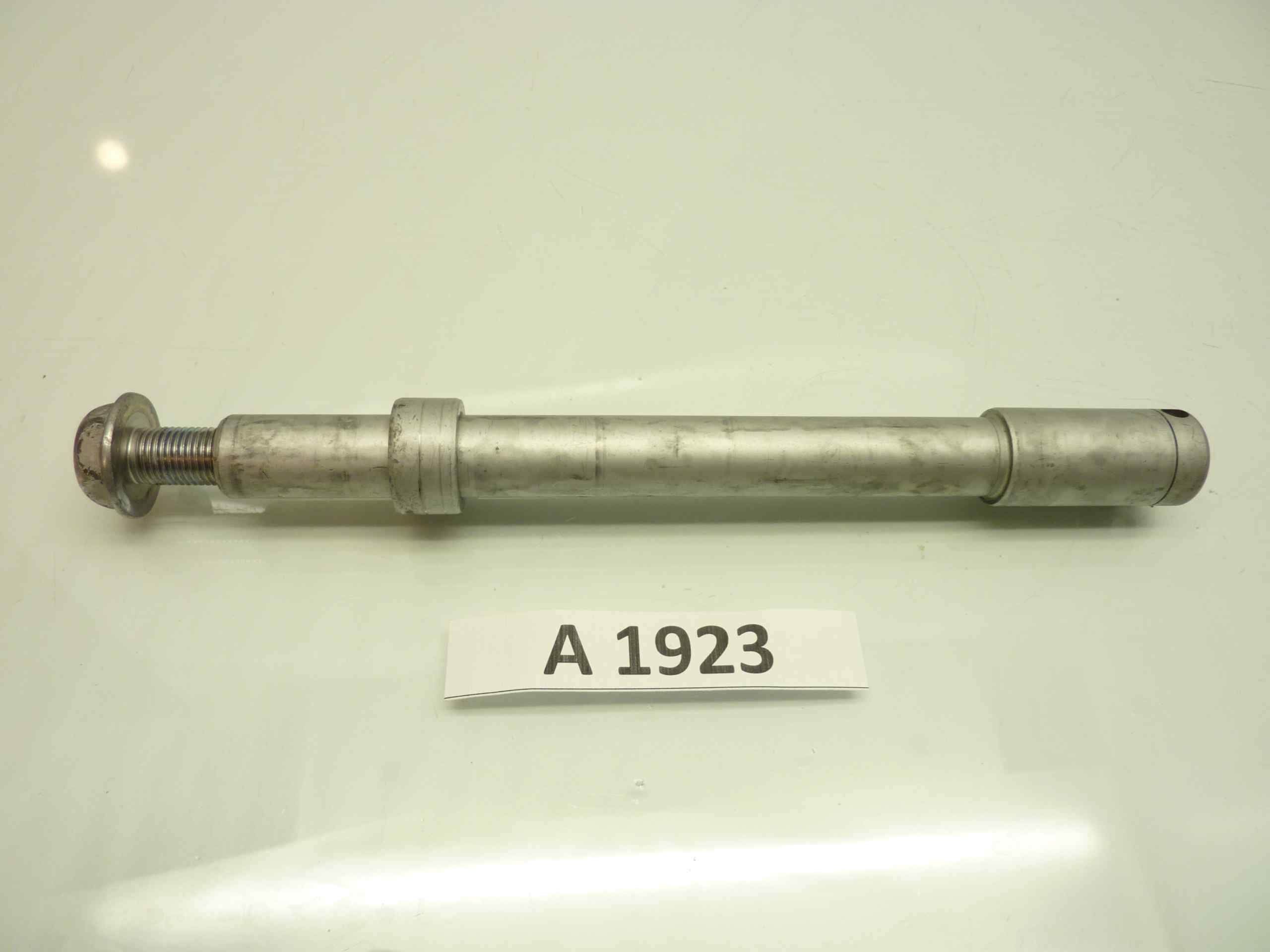 Honda Hornet 600 S 02-04 perno ruota anteriore
