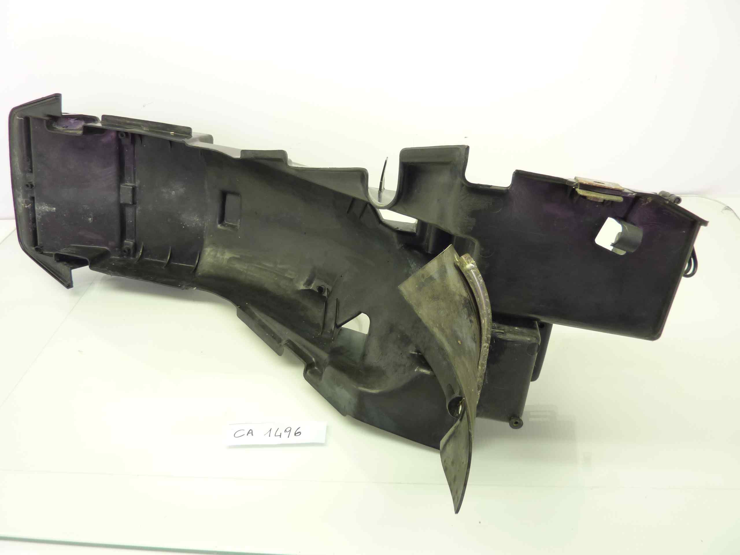 HONDA VFR 750 86-87 RC24 passaruota sottosella portabatteria - immagine 5